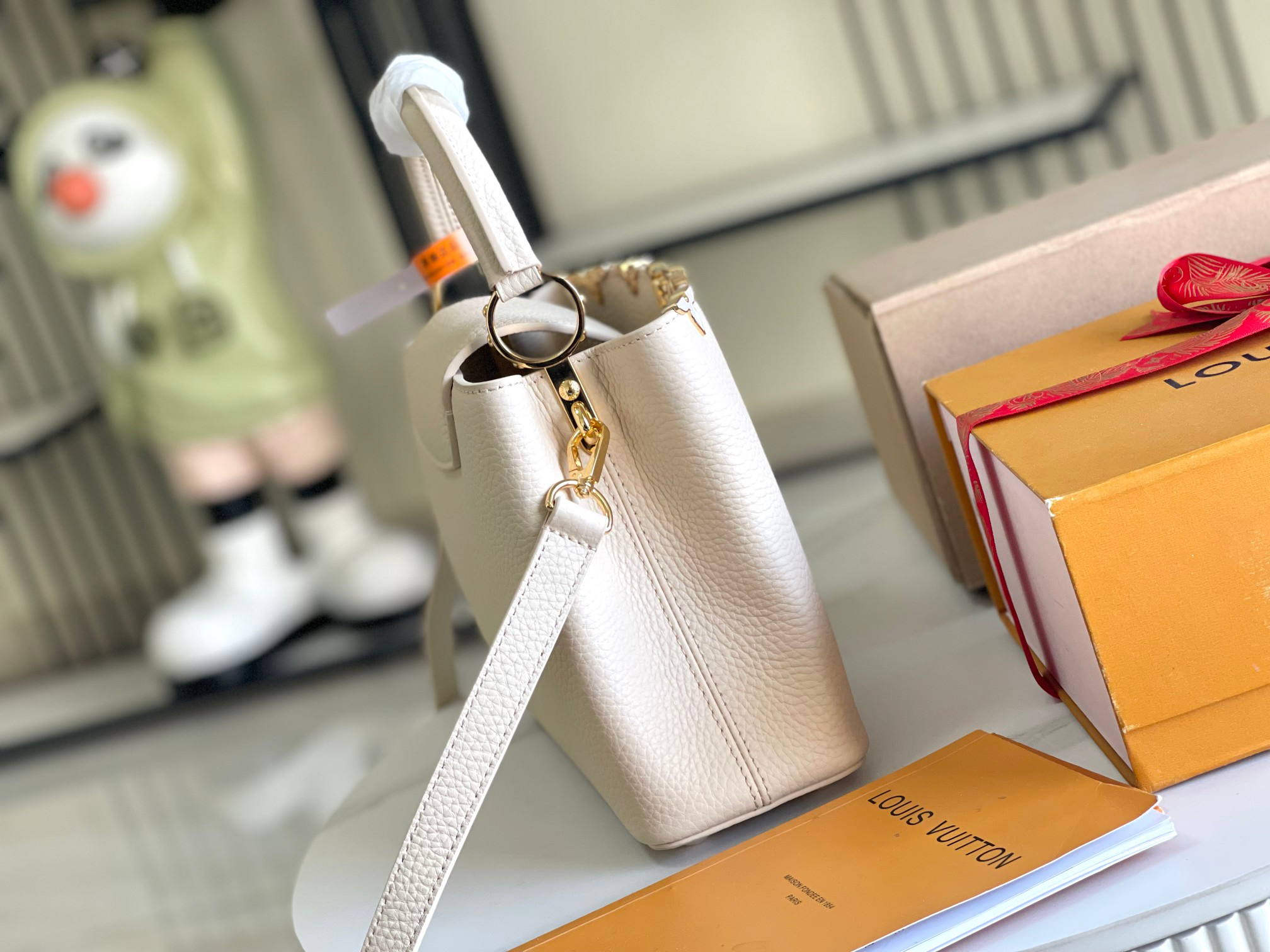 Louis Vuitton Capucines Flower Crown Small Handbag - Image 4