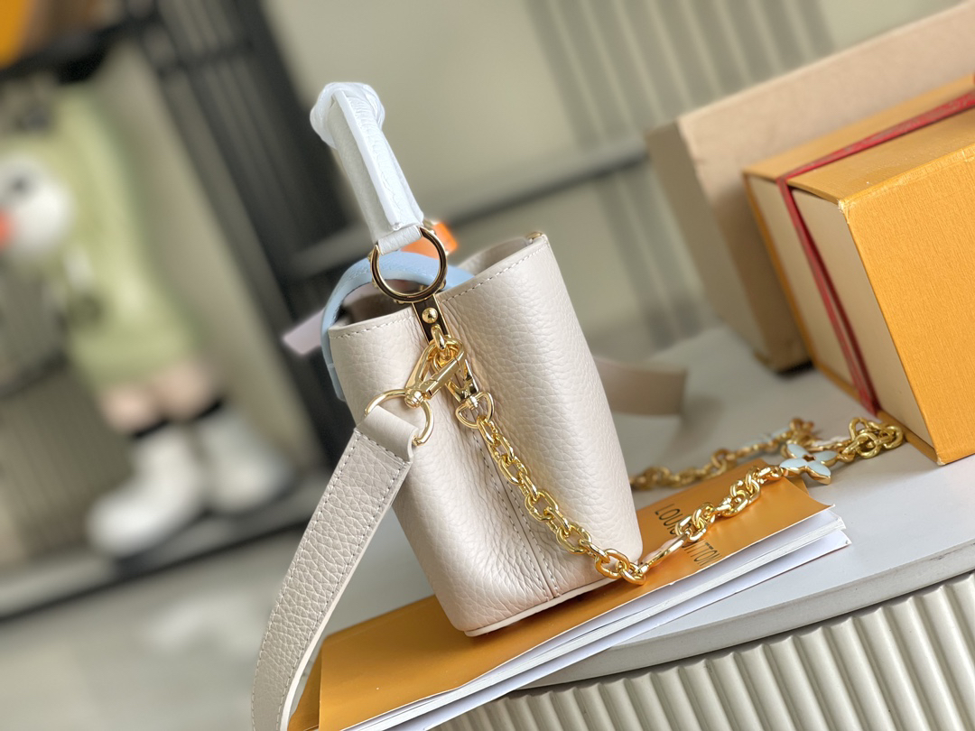 Louis Vuitton Capucines Mini Handbag in Taurillon Leather - Image 4