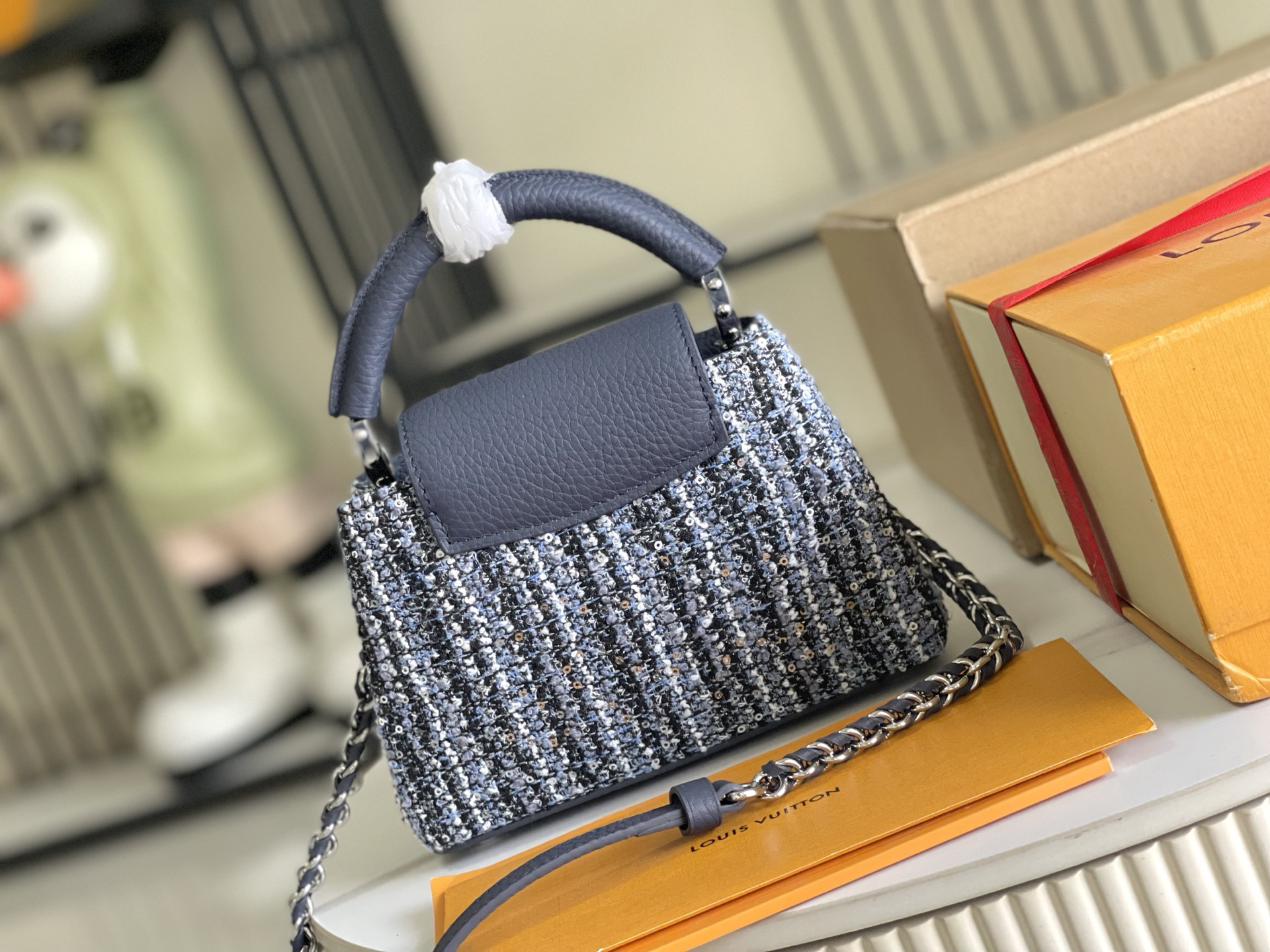 Louis Vuitton Capucines BB Handbag - Image 4