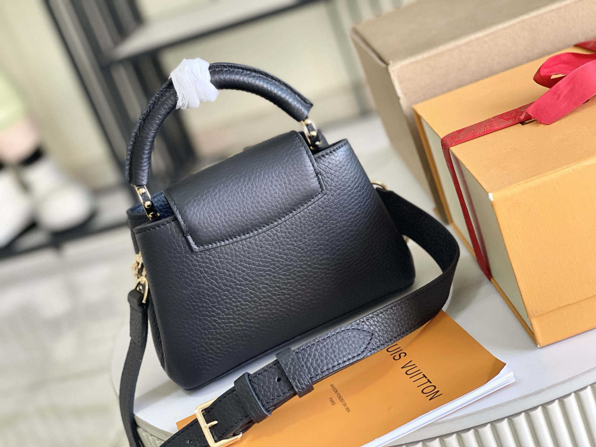 Louis Vuitton Capucines Mini Crossbody Bag M25461 - Image 4