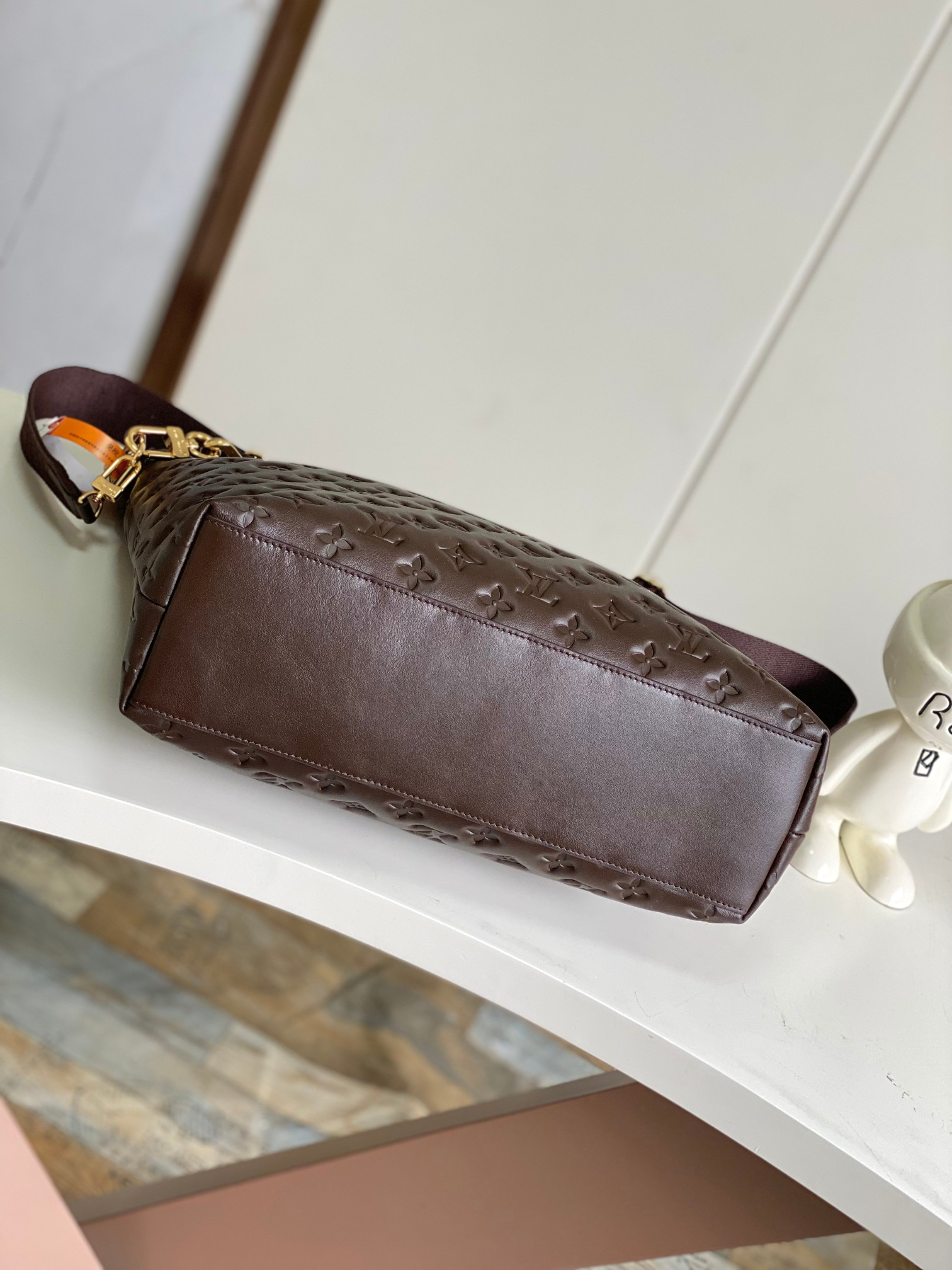 Louis Vuitton Coussin Leather Shoulder Bag - Image 4