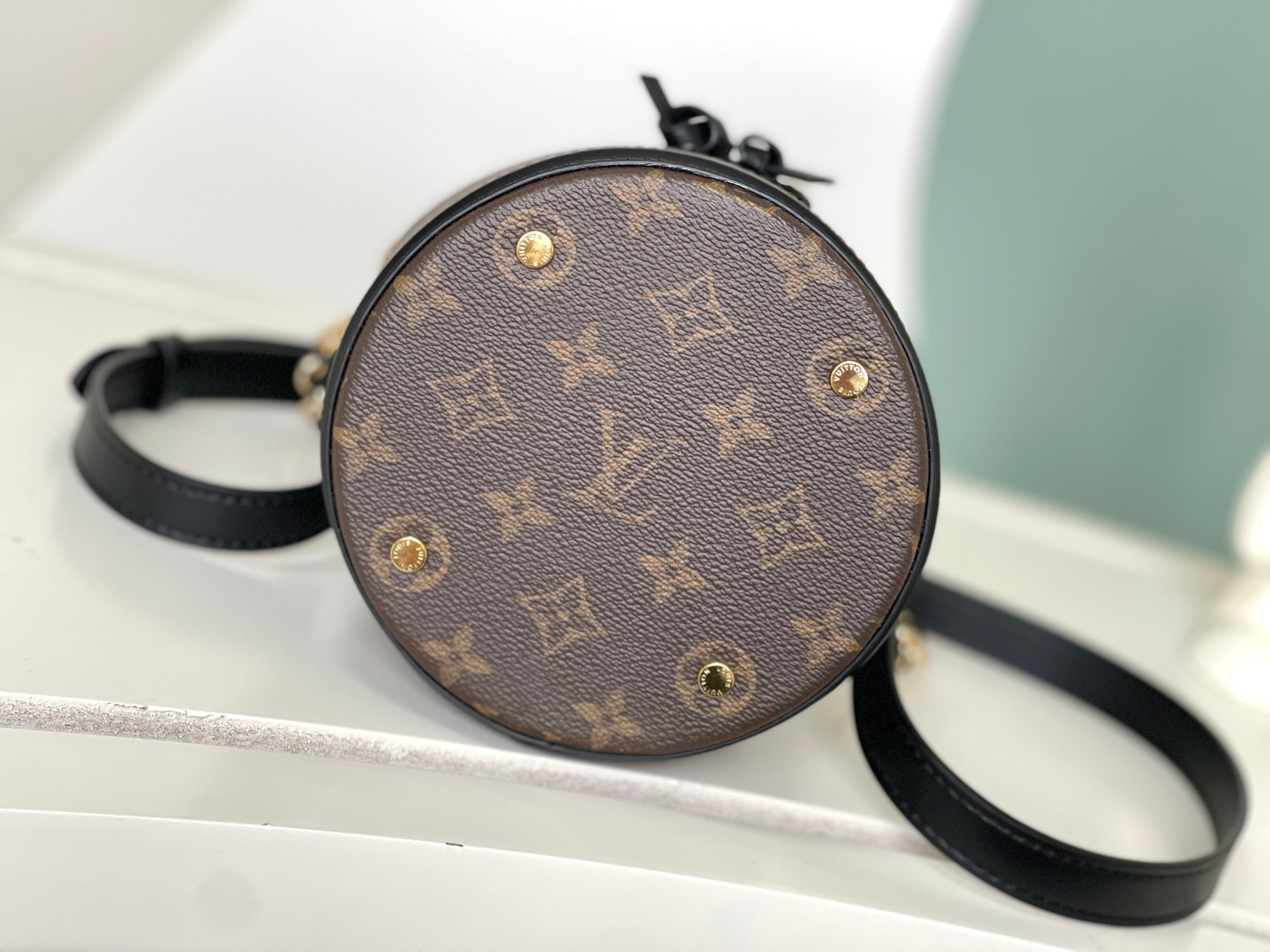 Louis Vuitton Canoé Bucket Bag M83480 - Image 4