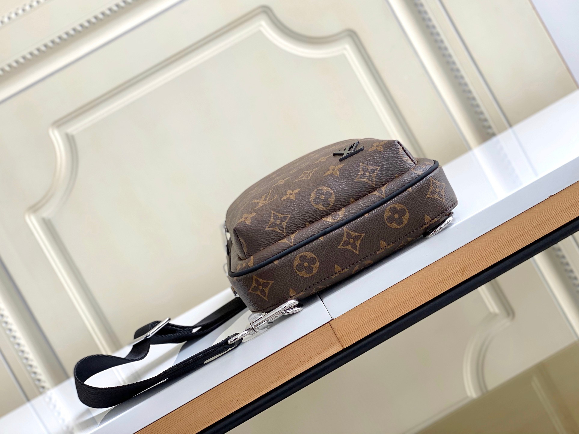 Avenue Damier Graphite Shoulder Bag - Image 4