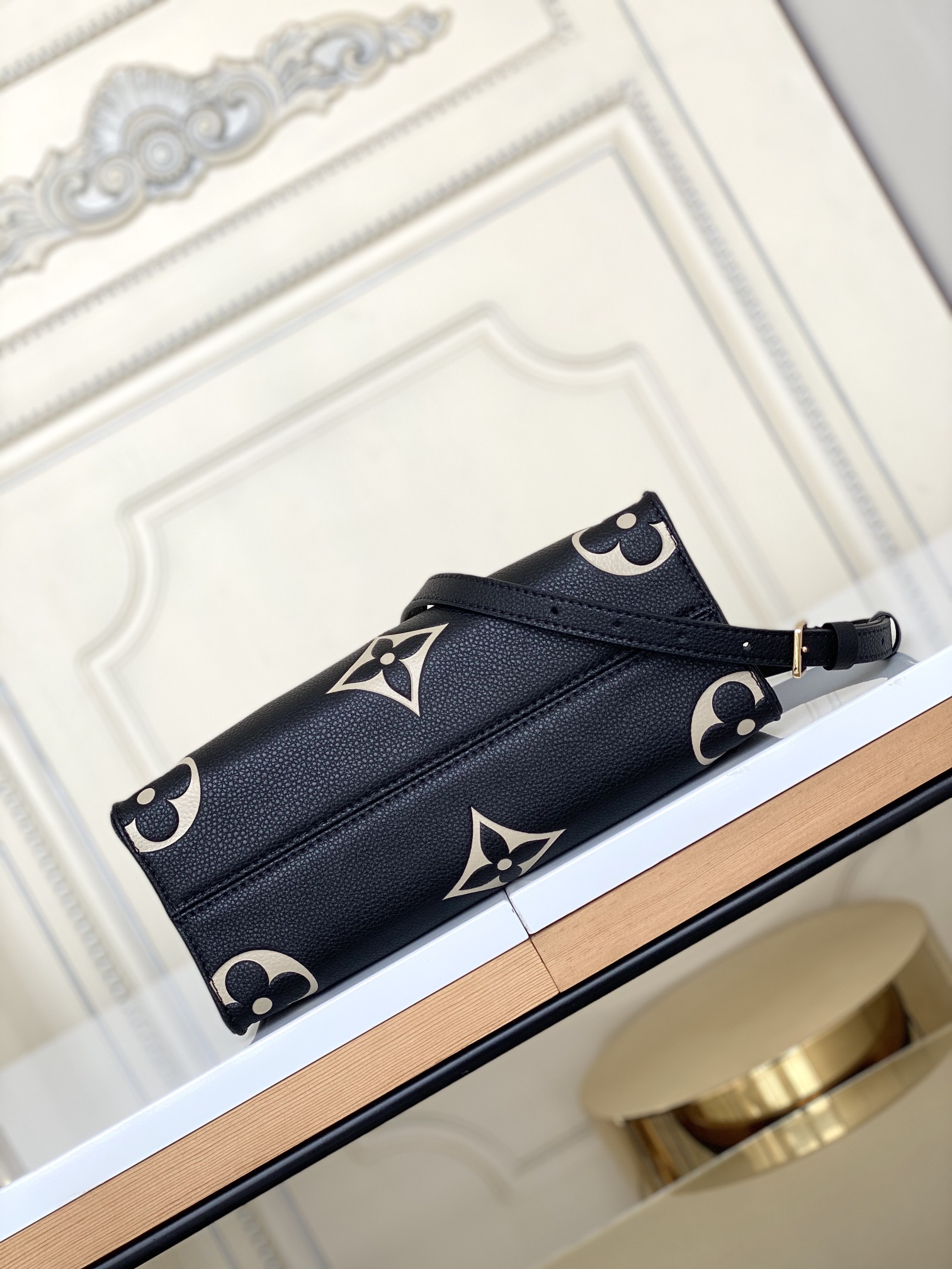 Louis Vuitton Onthego Small Tote Bag M45659 - Image 4