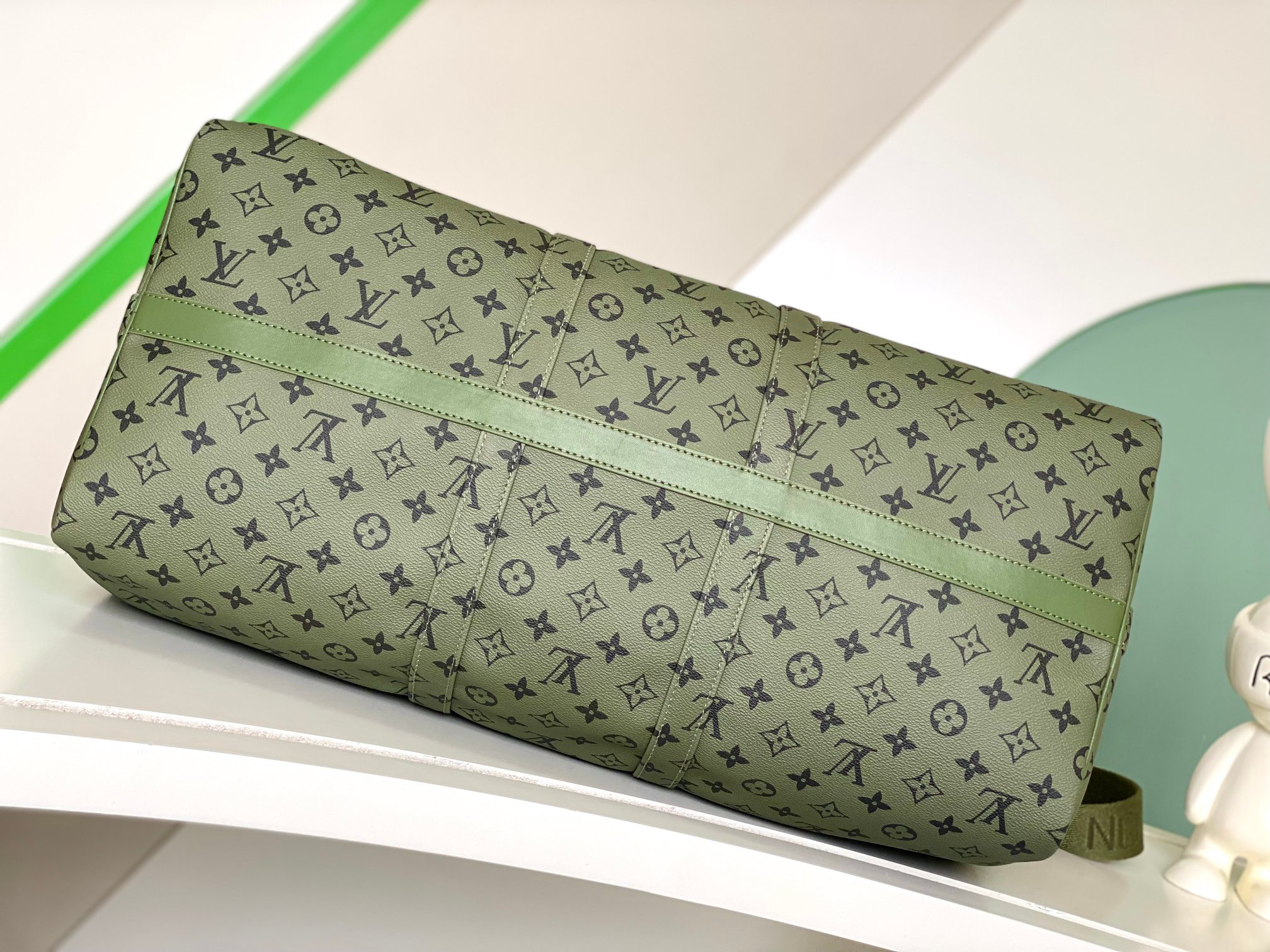 Louis Vuitton Keepall Bandoulière 55 Monogram Tones Travel Bag - Image 4