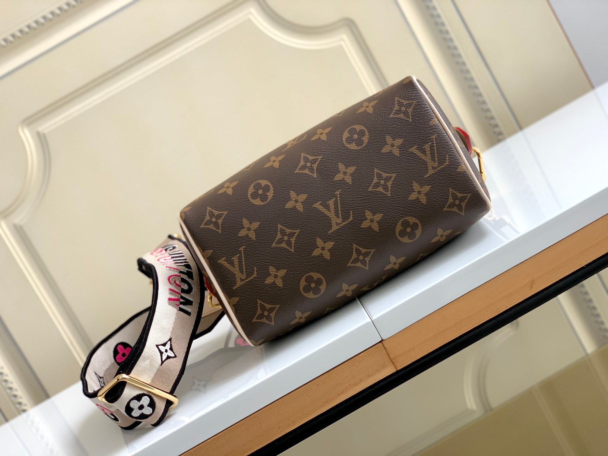 Louis Vuitton Speedy Bandoulière 20 Monogram Crossbody Bag - Image 4