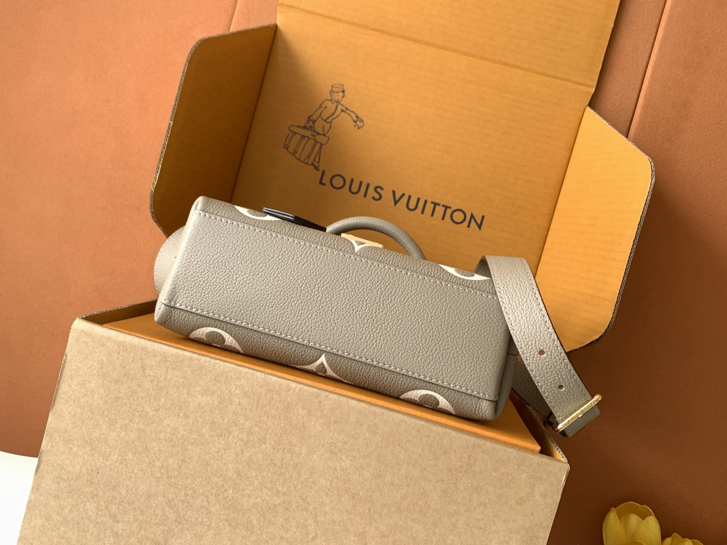 Louis Vuitton Madeleine BB Handbag - Image 4