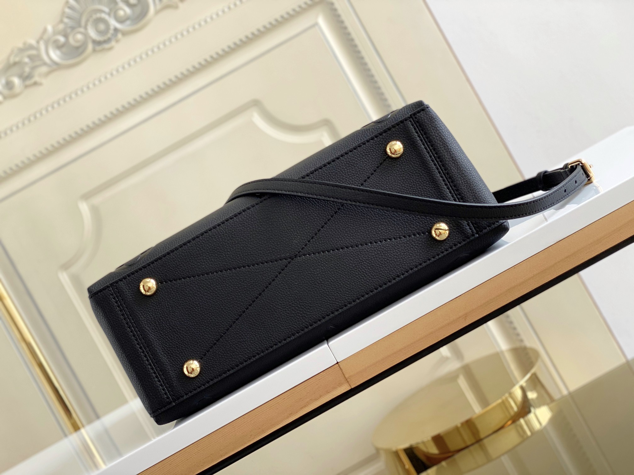 Louis Vuitton Grand Palais Handbag - Image 4
