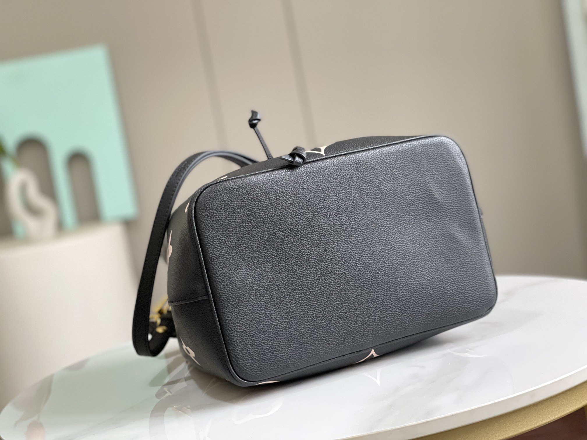 Louis Vuitton NeoNoé MM Bucket Bag - Image 4