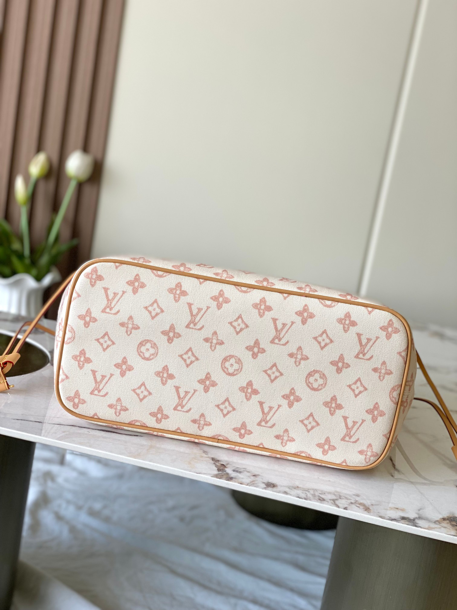 Louis Vuitton Neverfull MM Monogram Canvas Tote Bag - Image 4