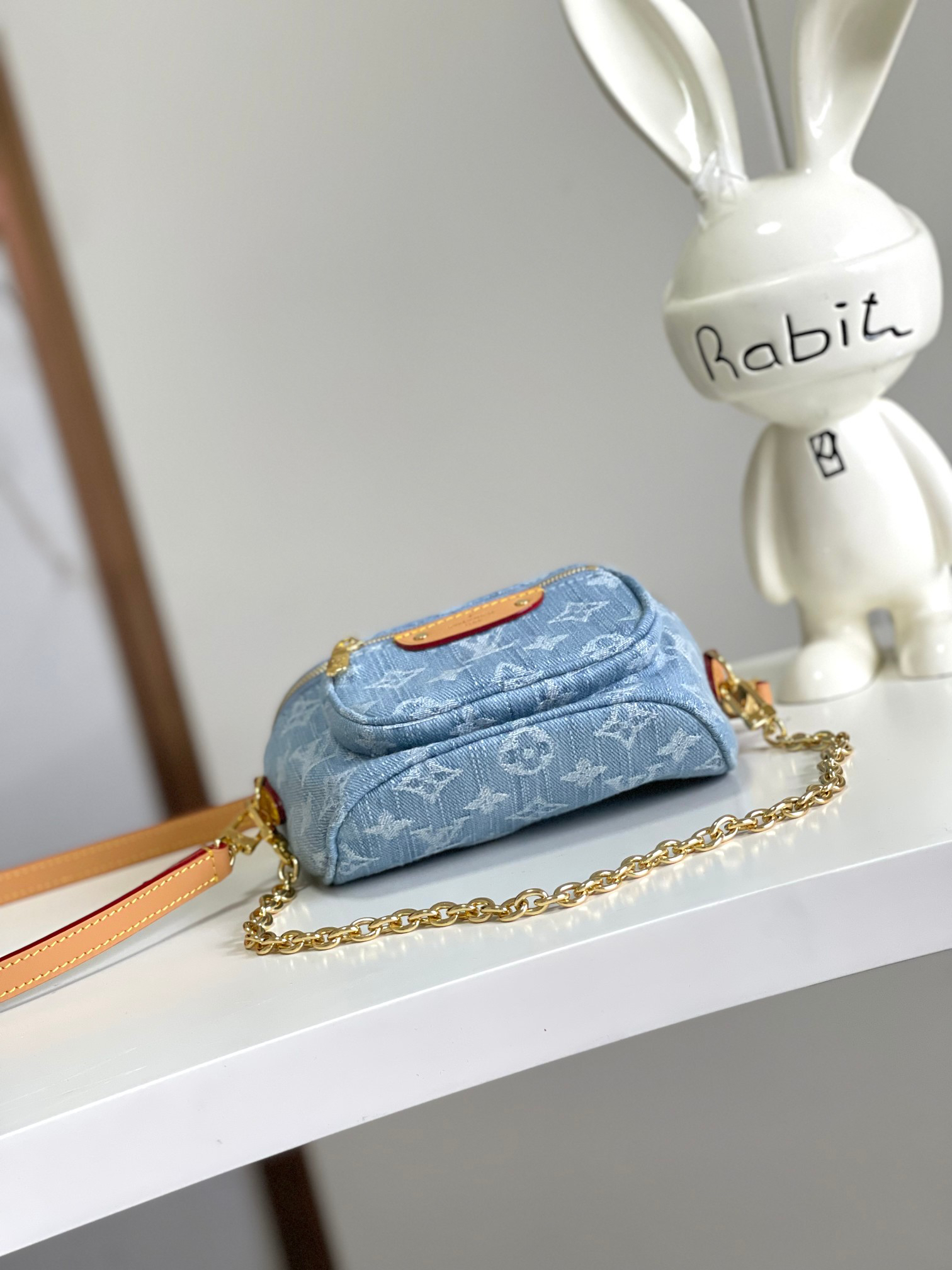 Louis Vuitton Mini Bumbag in Monogram Empreinte Leather - Image 4