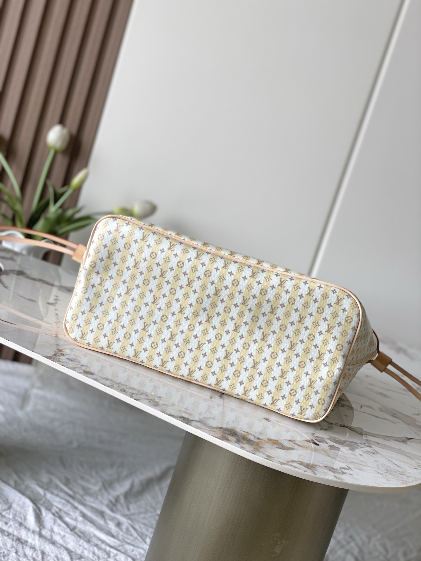 Louis Vuitton Neverfull Medium Tote Bag in Pale Yellow Canvas - Image 4