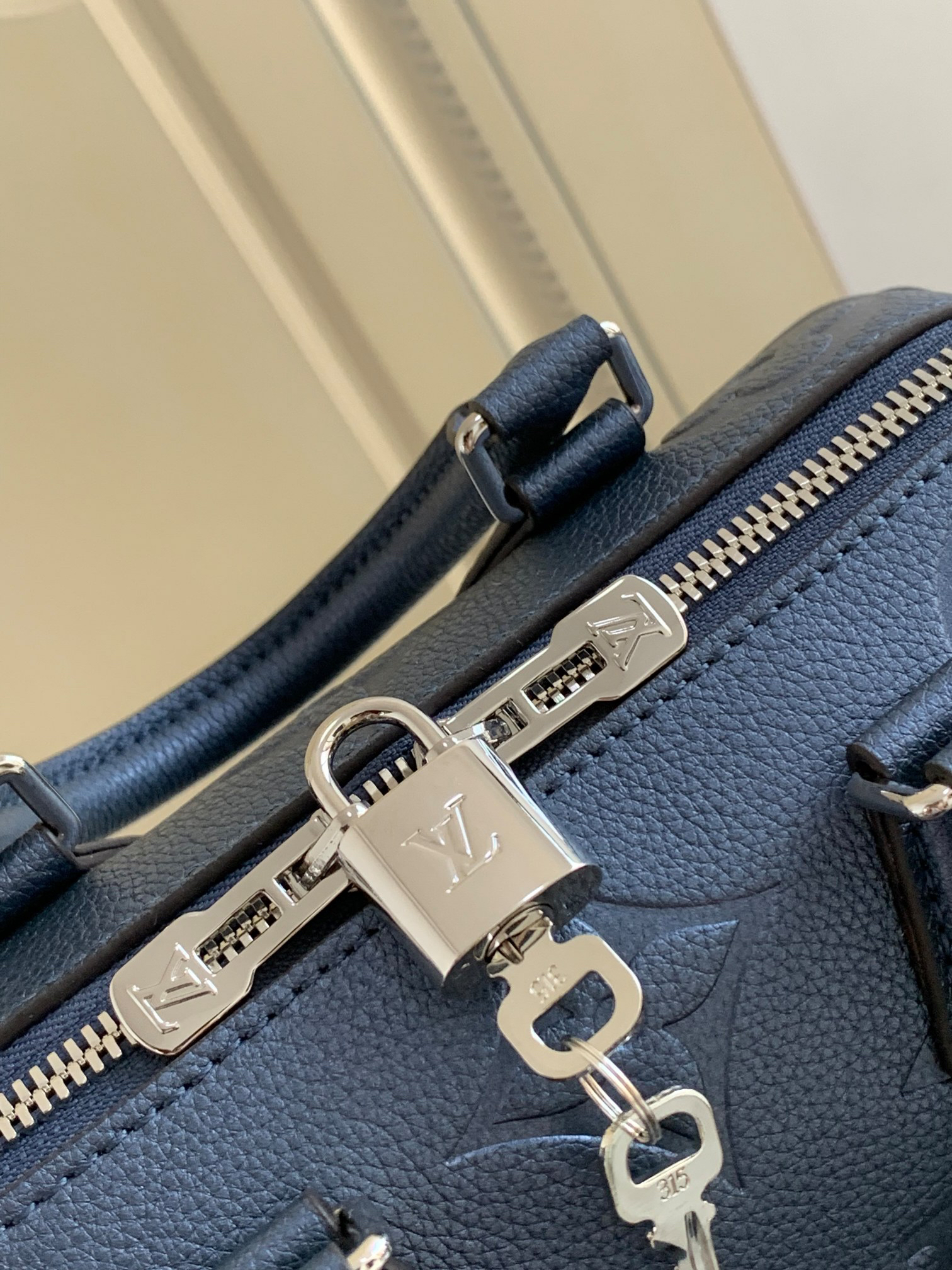 Louis Vuitton Speedy Bandoulière 20 Monogram Empreinte Leather Crossbody Bag - Image 4