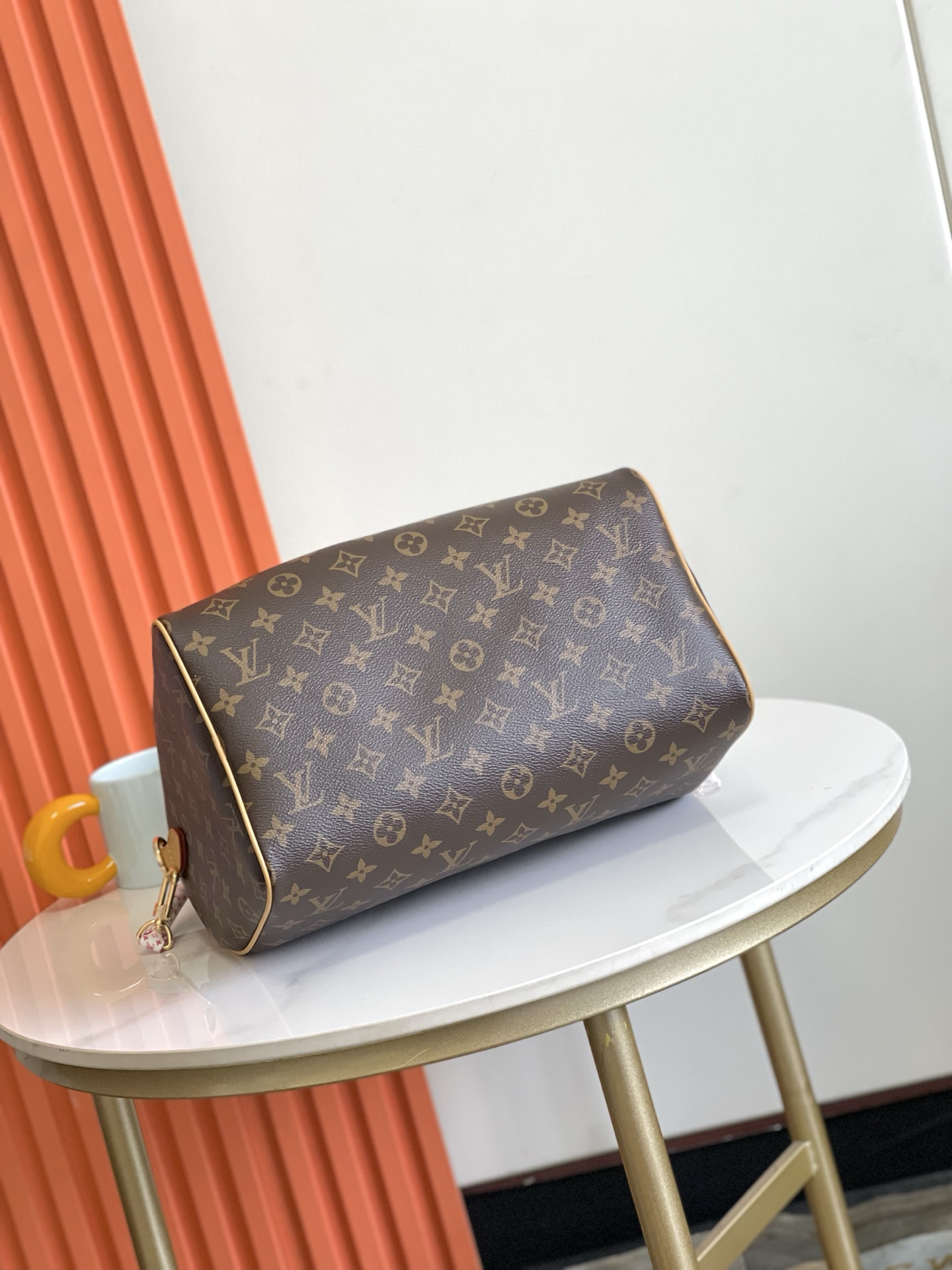 Louis Vuitton Speedy Soft 30 Handbag in Monogram Canvas - Image 4