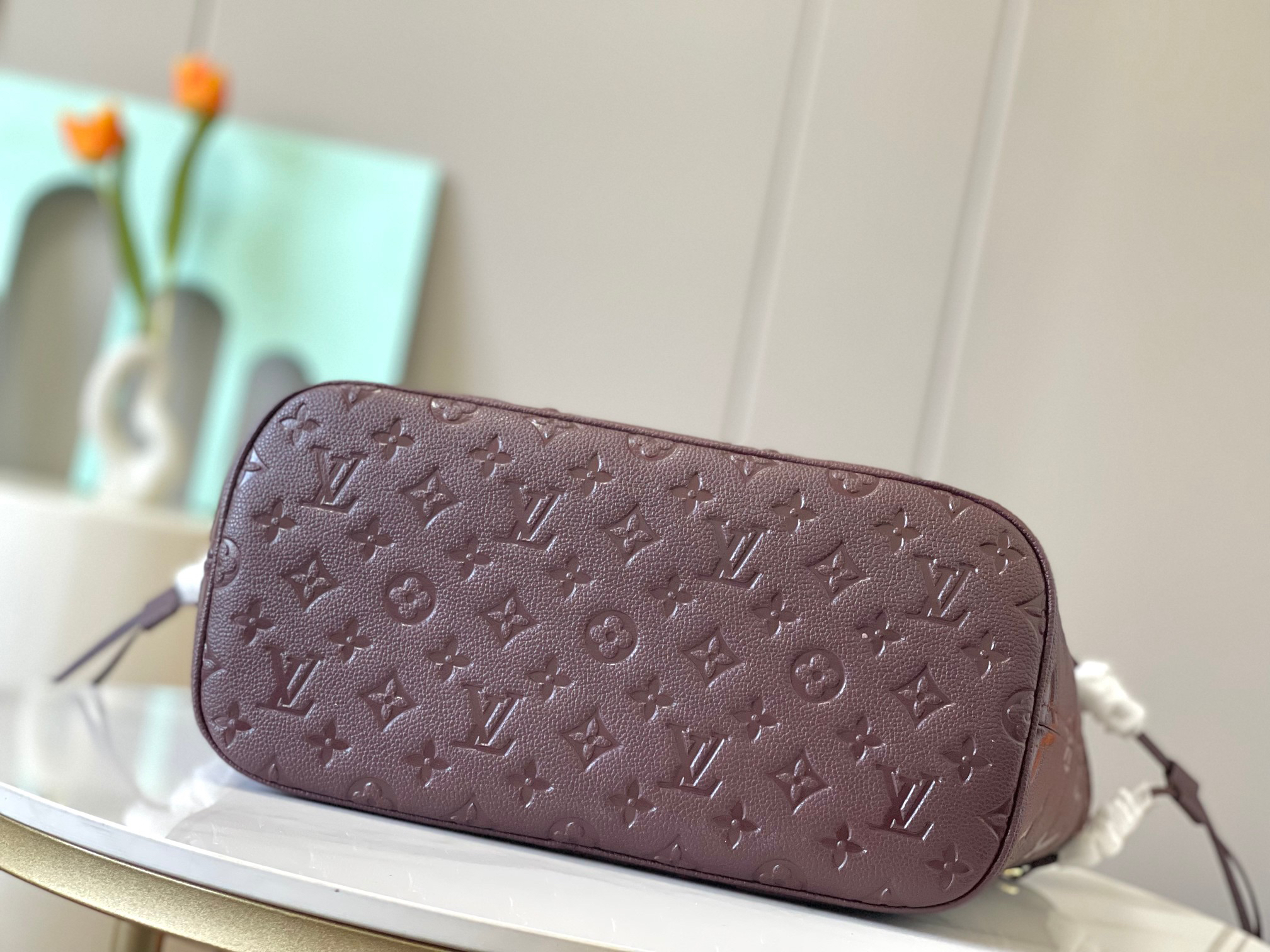 Louis Vuitton Neverfull MM Leather Tote Bag - Image 4