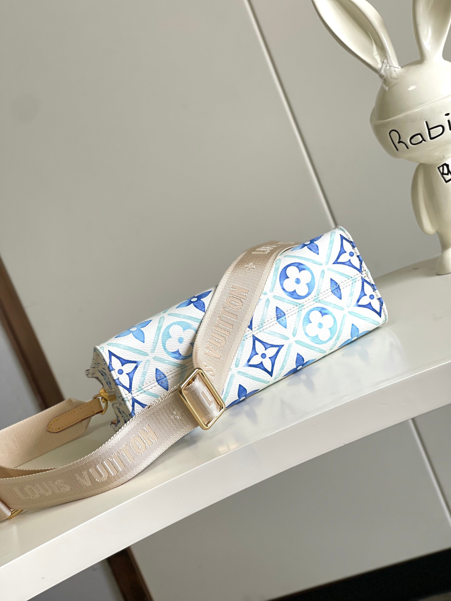 Louis Vuitton OnTheGo East West Handbag in Blue - Image 4