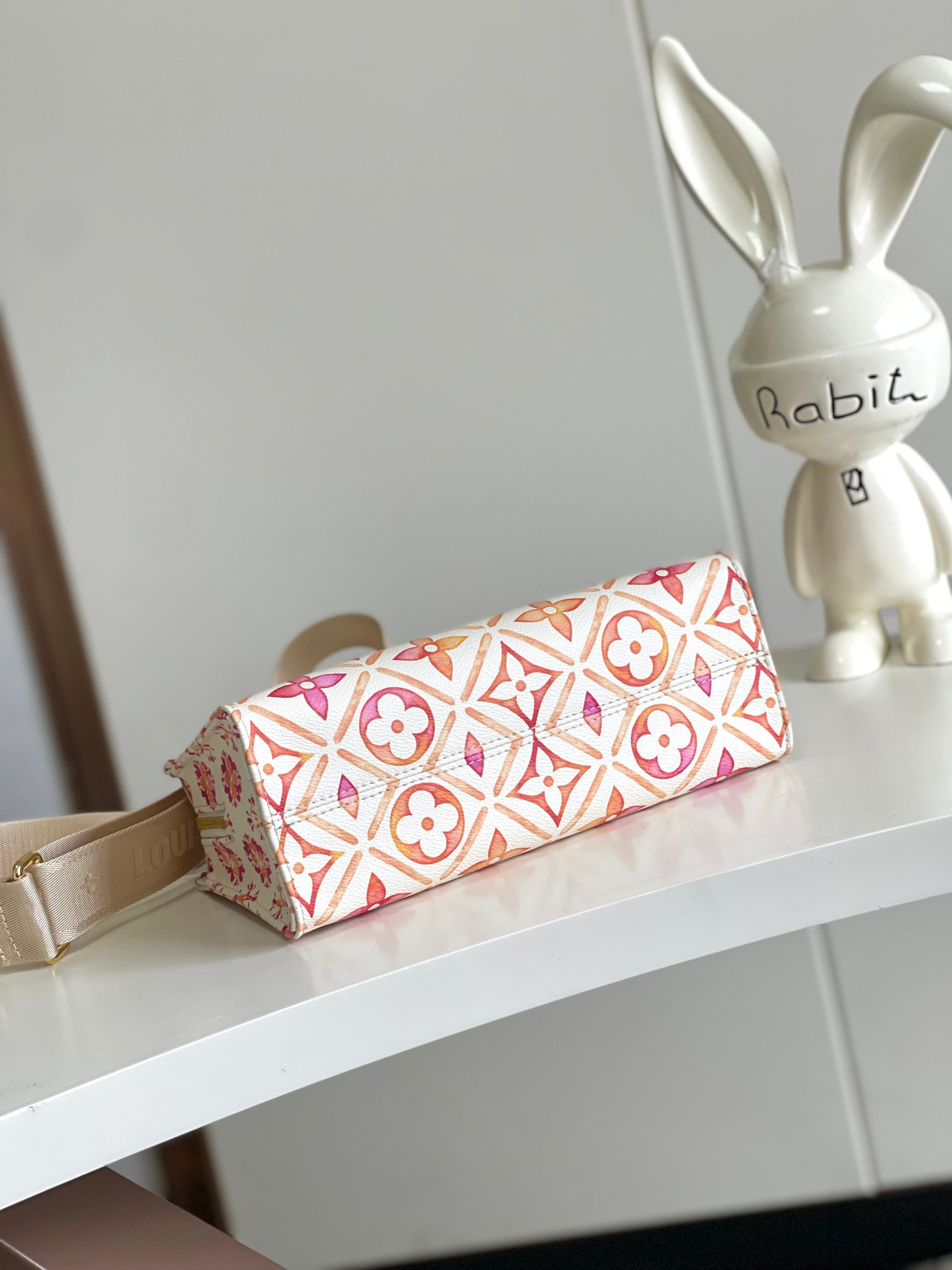Louis Vuitton OnTheGo East West Handbag M25318 - Image 4