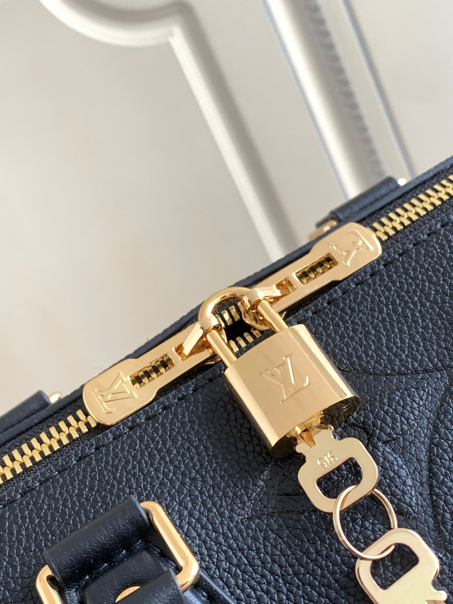 Louis Vuitton Speedy Bandoulière 25 Monogram Empreinte Leather Crossbody Bag - Image 4
