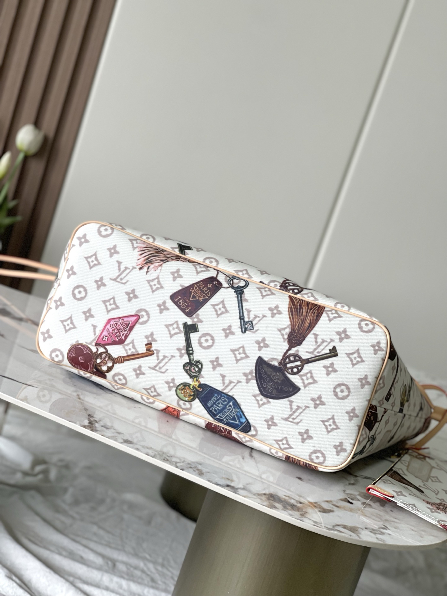Neverfull Large Tote Bag in Beige Canvas - Image 4