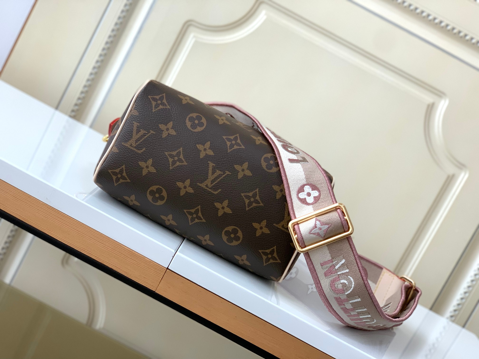 Louis Vuitton Speedy Bandoulière 20 Monogram Crossbody Bag - Image 4