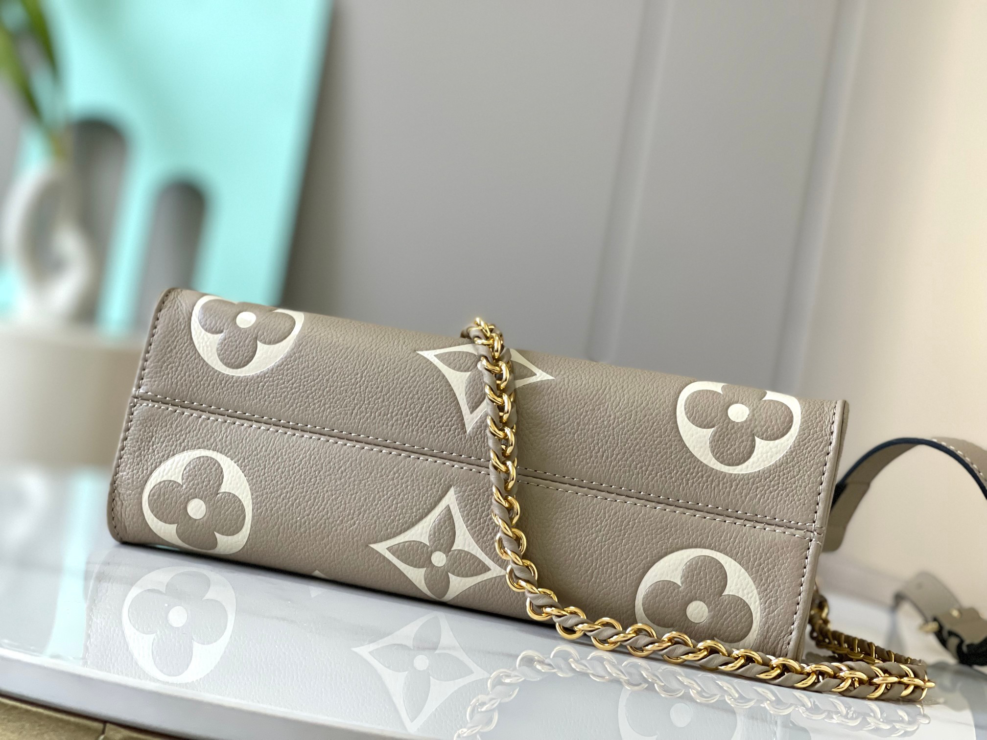 Louis Vuitton OnTheGo East West Handbag in Monogram Empreinte Leather - Image 4