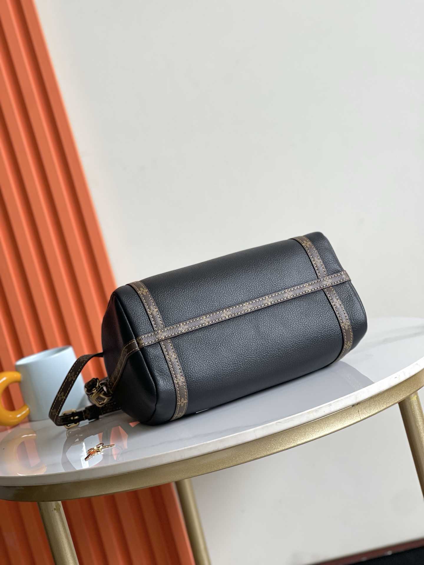 Louis Vuitton Express Small Shoulder Bag - Image 4