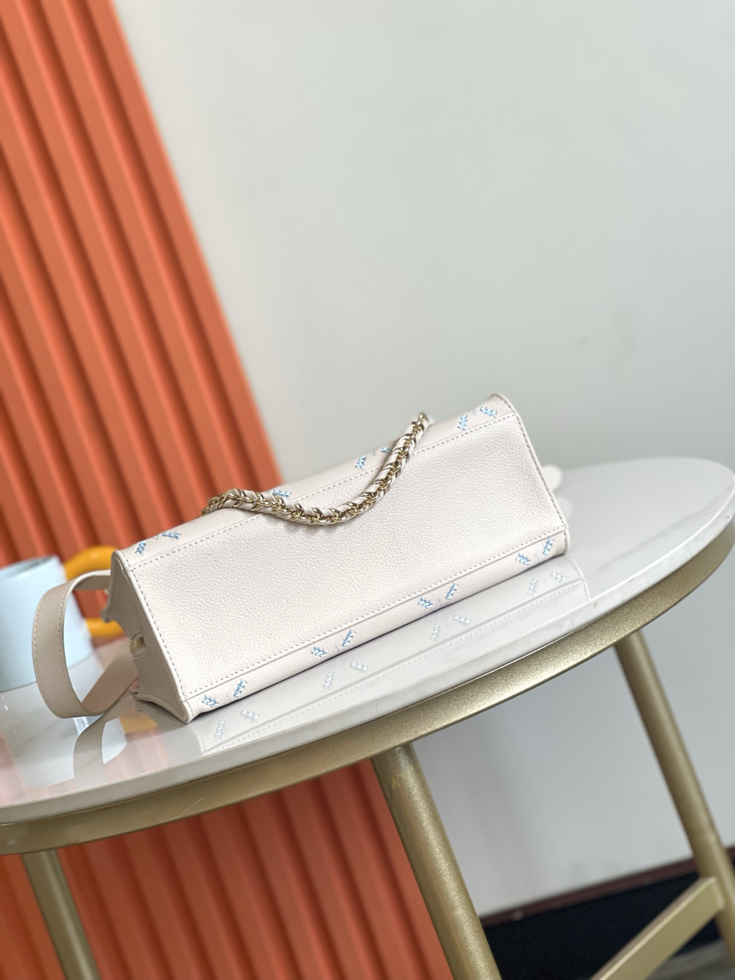 Louis Vuitton OnTheGo East West Handbag M29487 in Monogram Empreinte Leather - Image 4