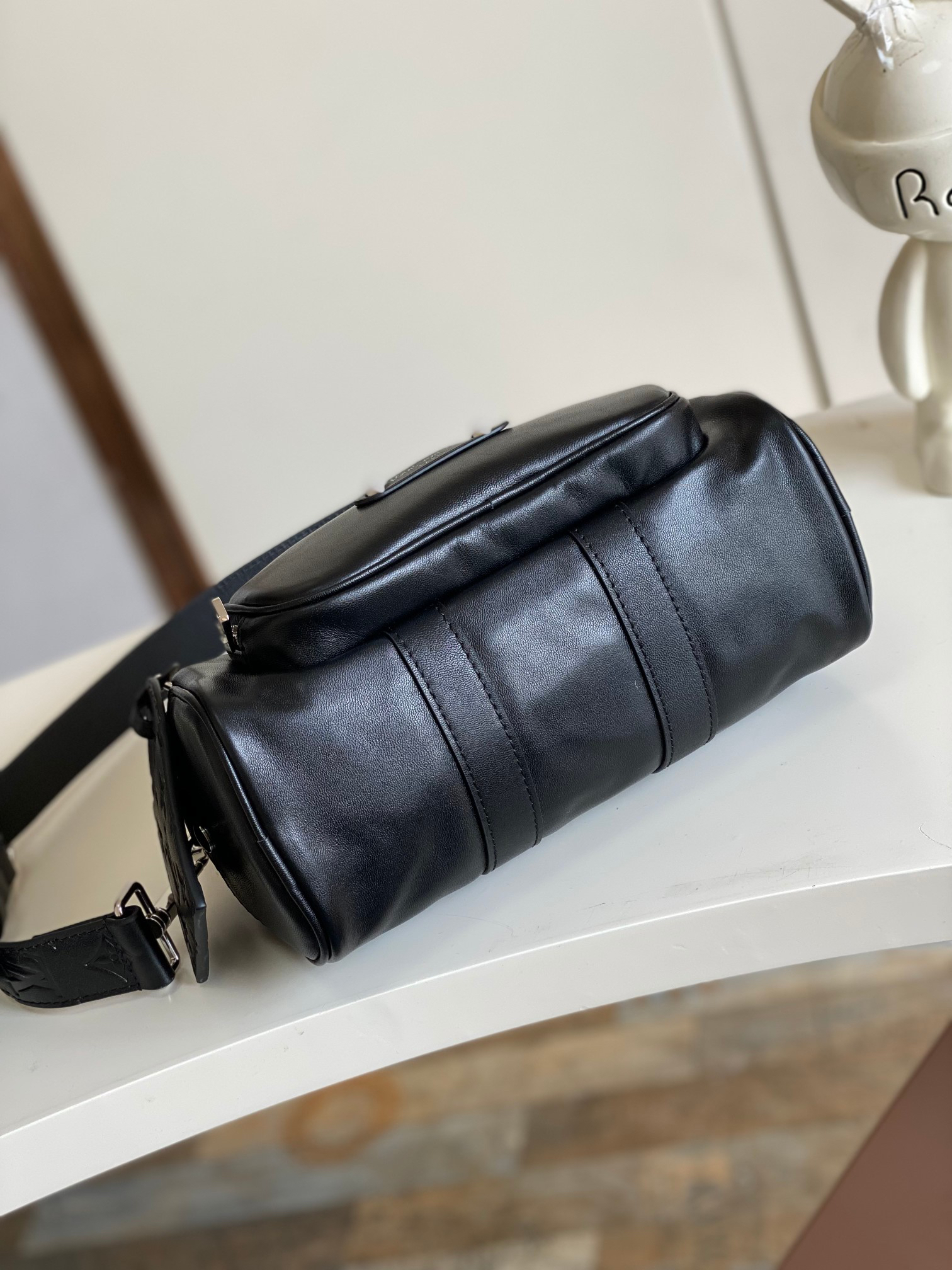 Louis Vuitton Keepall Bandoulière 25 Monogram Canvas Bag - Image 4