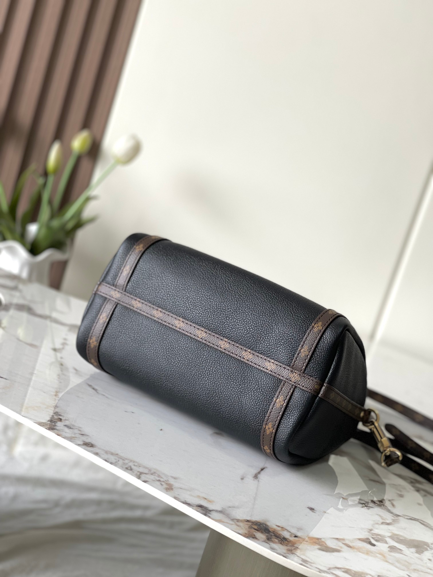 Louis Vuitton Express Small Shoulder Bag in Black Leather - Image 4