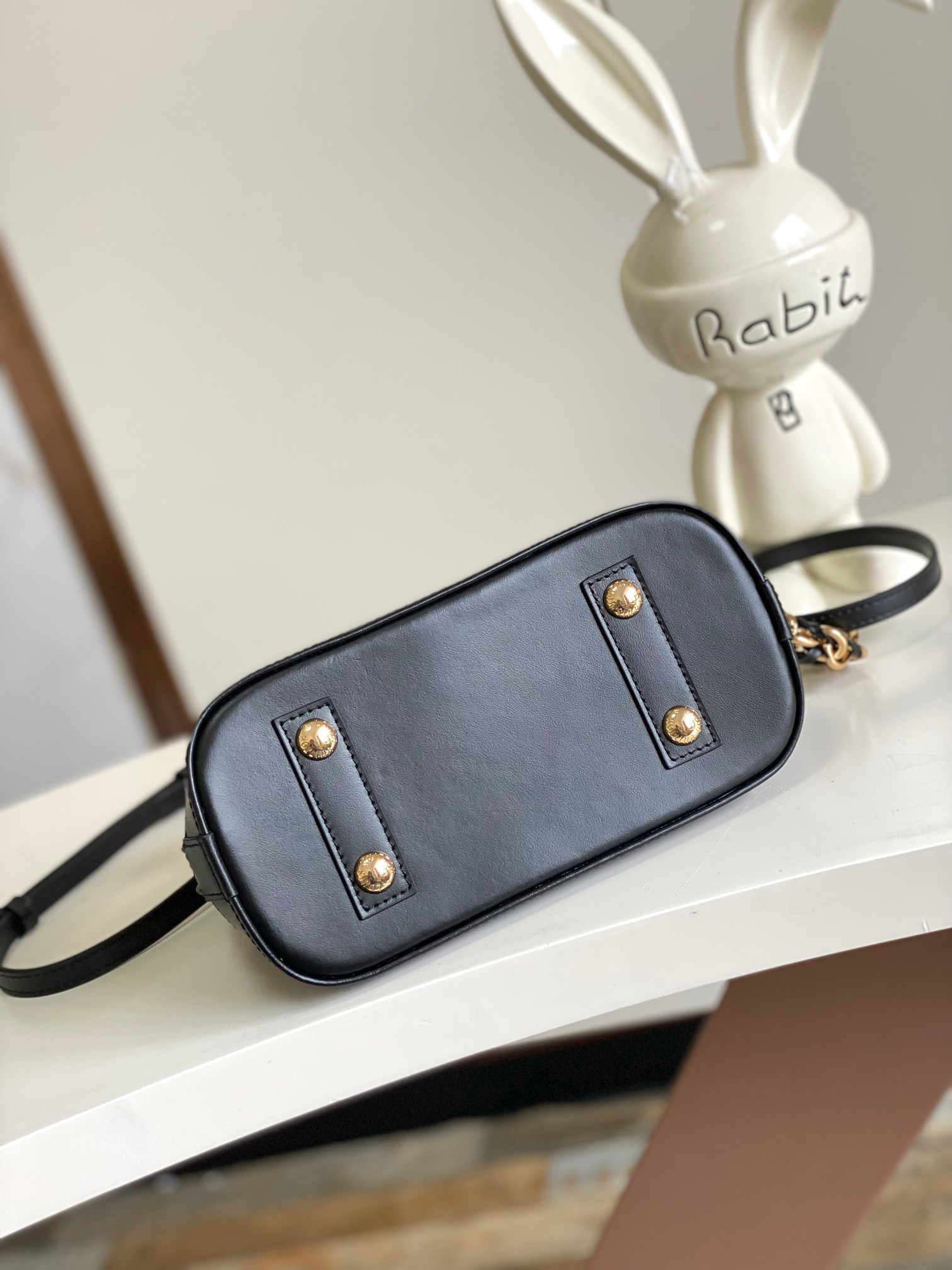 Louis Vuitton Alma BB Monogram Ink Leather Handbag - Image 4