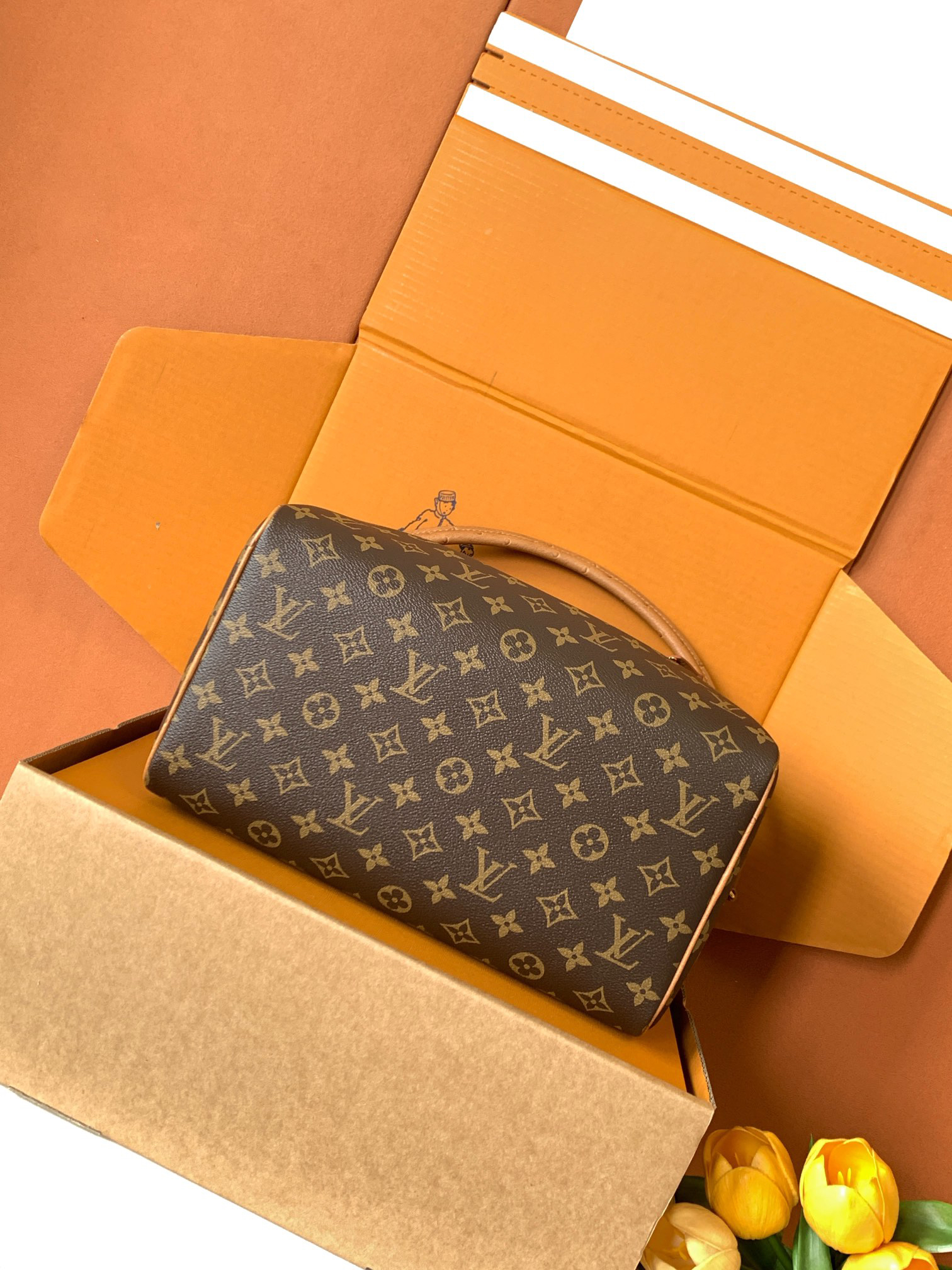 Louis Vuitton Speedy Soft 30 Dark Handbag - Image 4