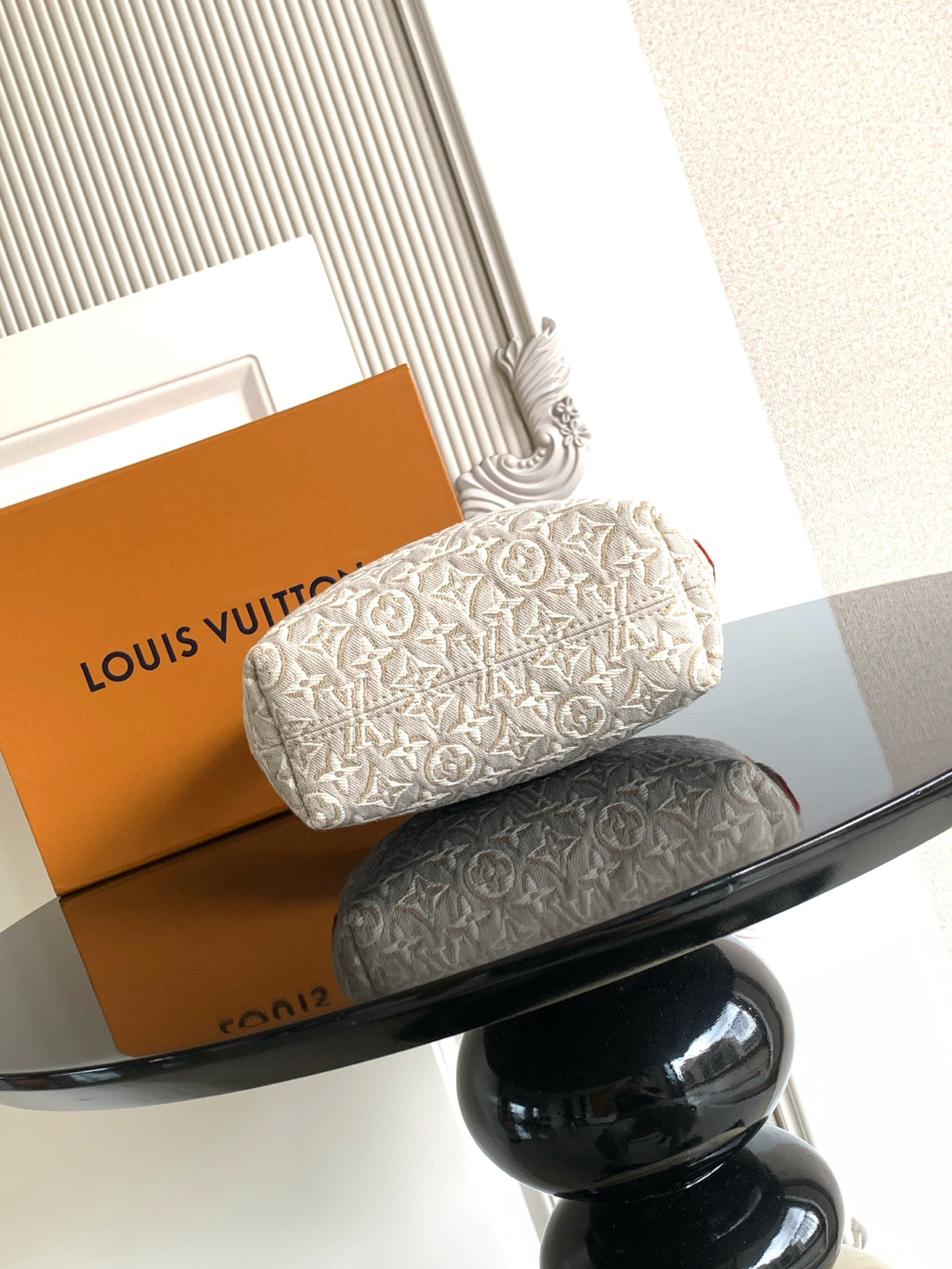 Pochette Hills Canvas Handbag M29879 - Image 4