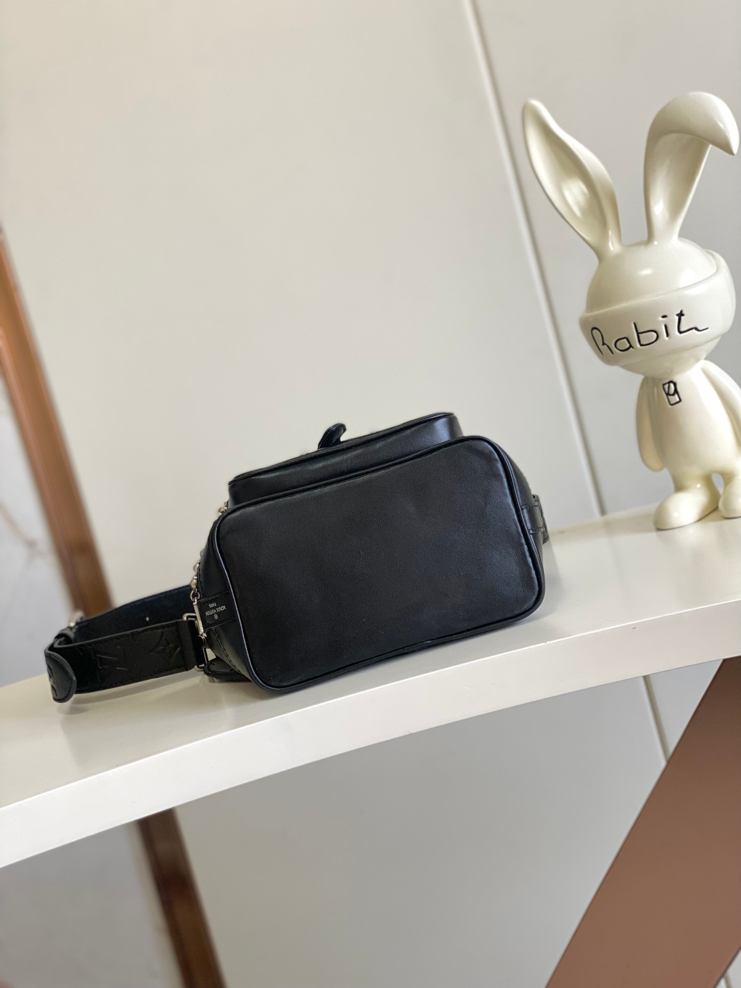 Louis Vuitton Noé Cargo Small Bucket Crossbody Bag - Image 4