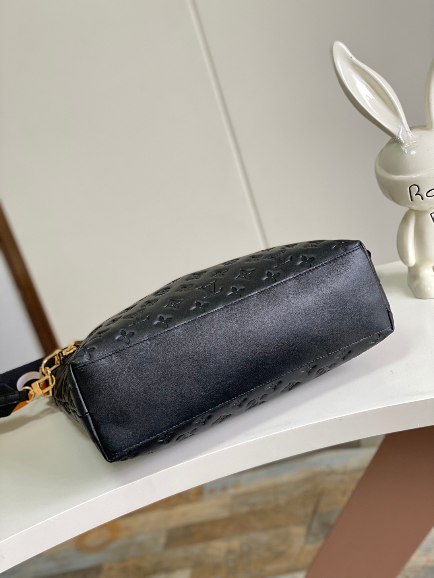 Louis Vuitton Coussin Leather Crossbody Bag - Image 4