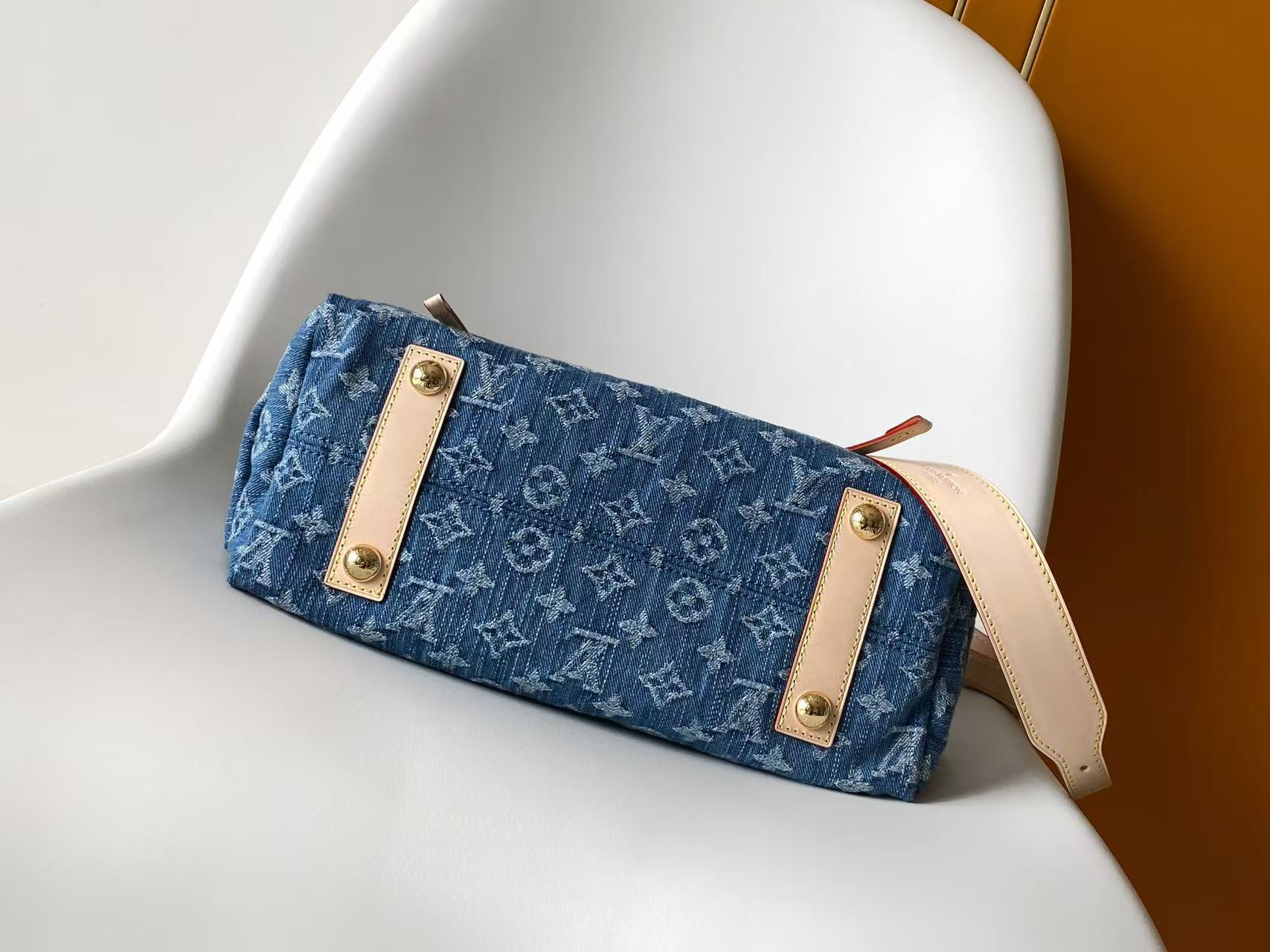 Louis Vuitton Carryall Cargo Small Handbag in Denim - Image 4