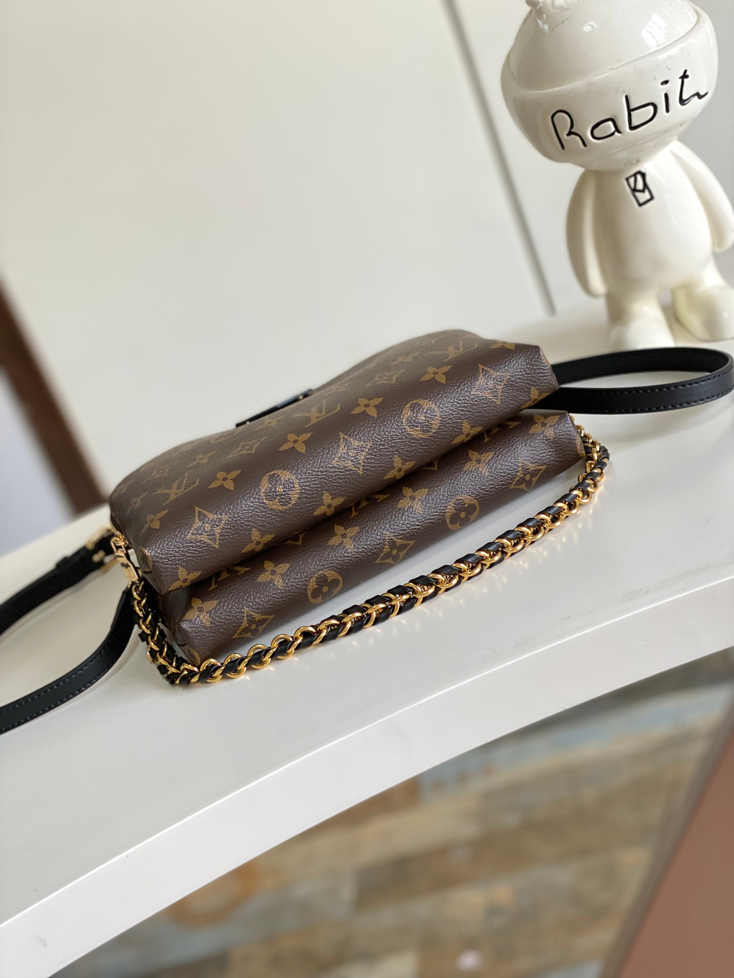 Louis Vuitton Alma Cowhide Handbag - Image 4