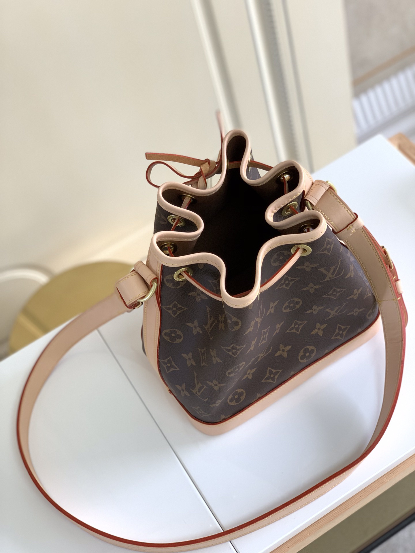 Louis Vuitton Noé BB Monogram Canvas Bucket Bag - Image 4