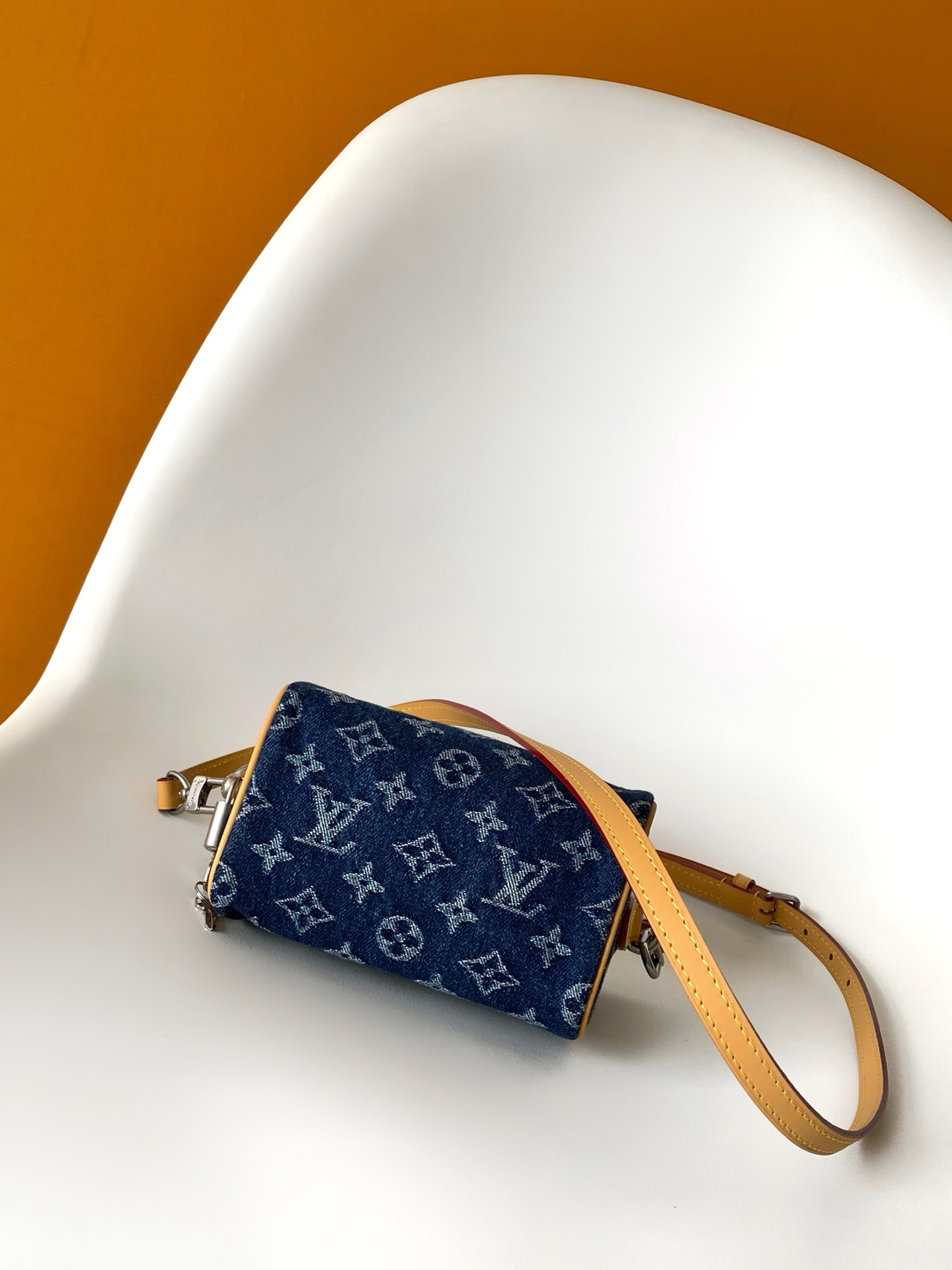 Louis Vuitton Speedy 18 Bandoulière Denim Crossbody Bag - Image 4