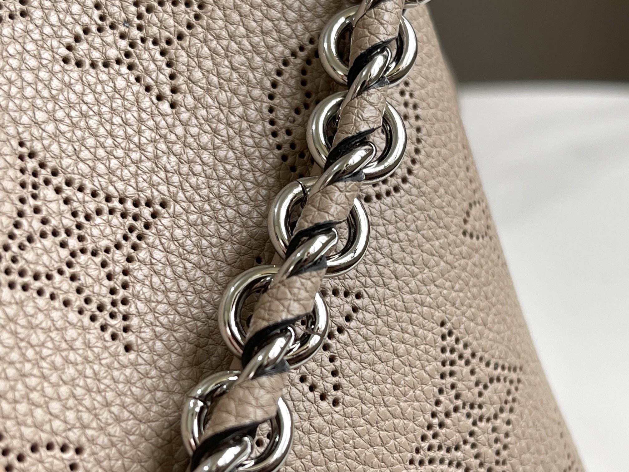 Louis Vuitton Bella Monogram Leather Bucket Bag - Image 4