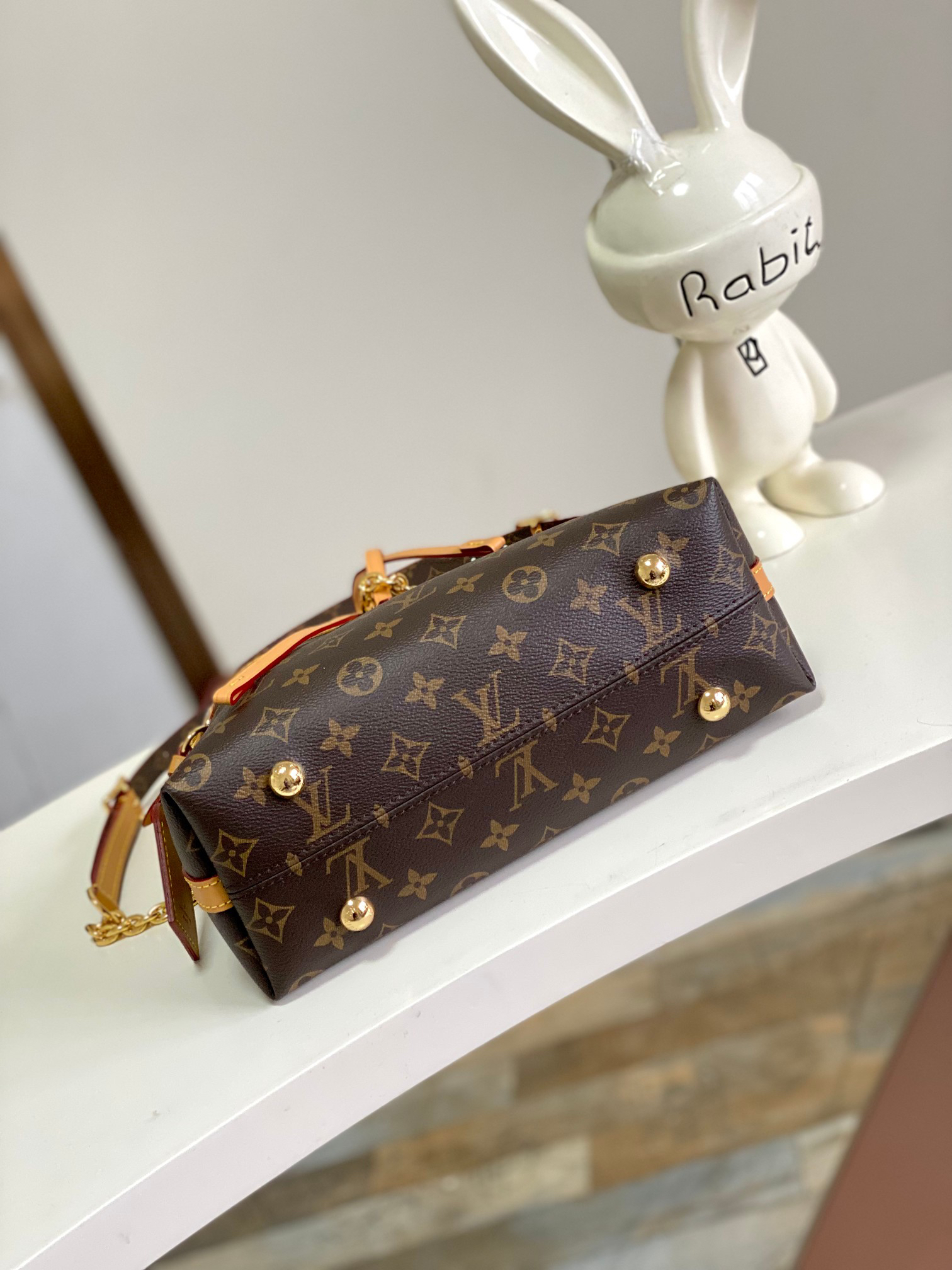 Louis Vuitton CarryAll BB Shoulder Bag in Monogram Canvas - Image 4