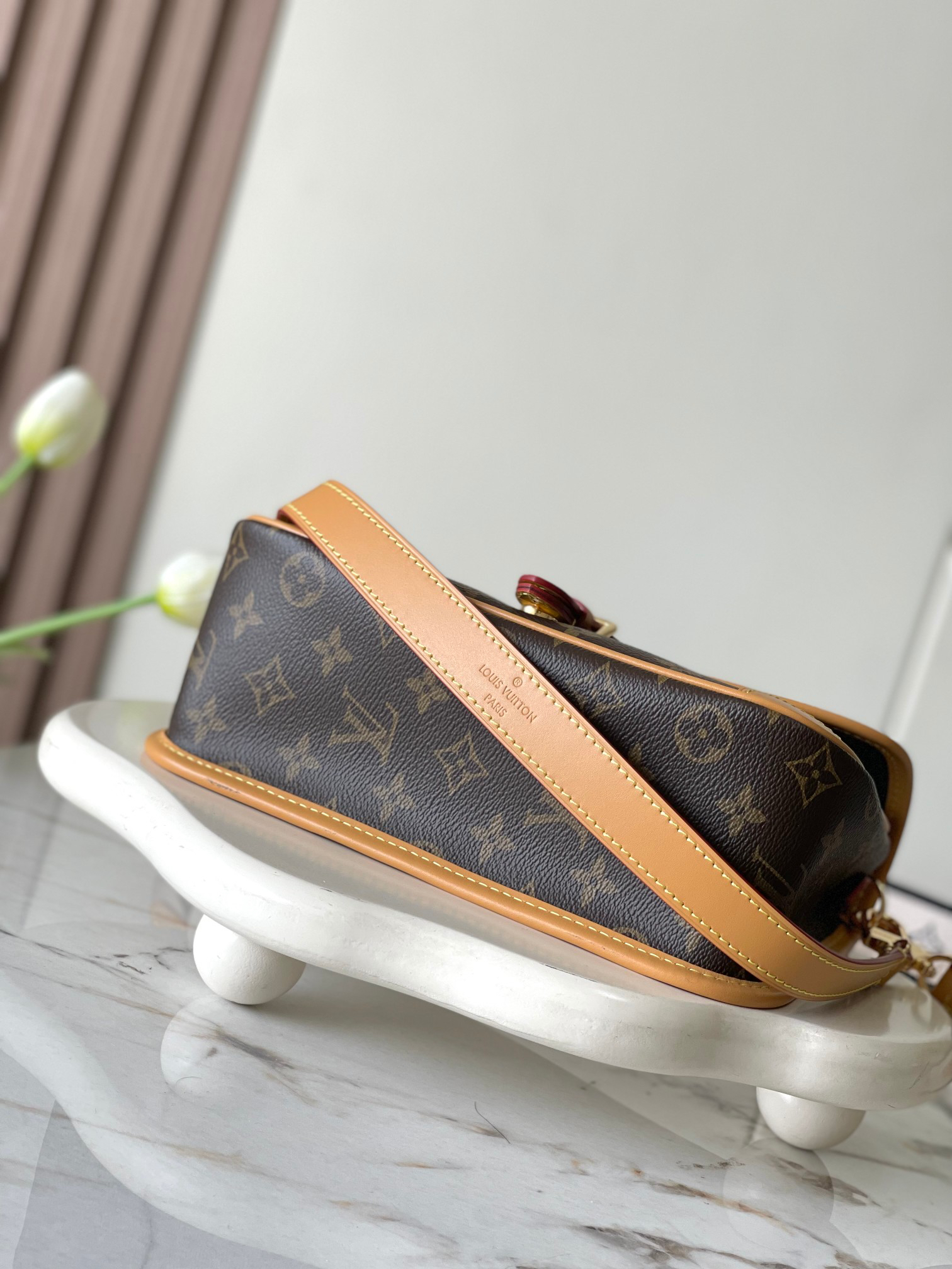 Diane Convertible Leather Shoulder Bag - Image 4