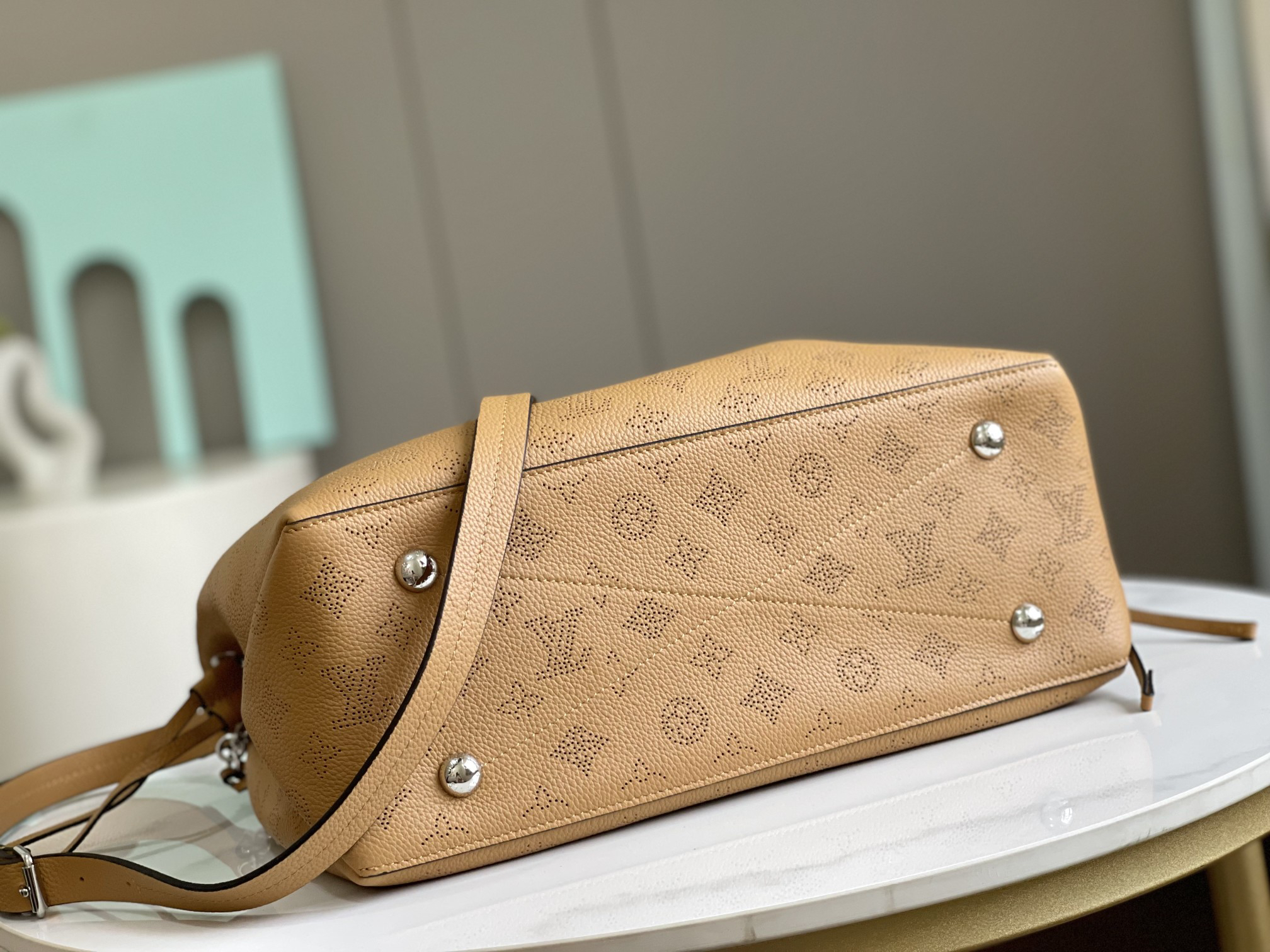 Bella Tote Bag in Top-Grain Leather - Image 4