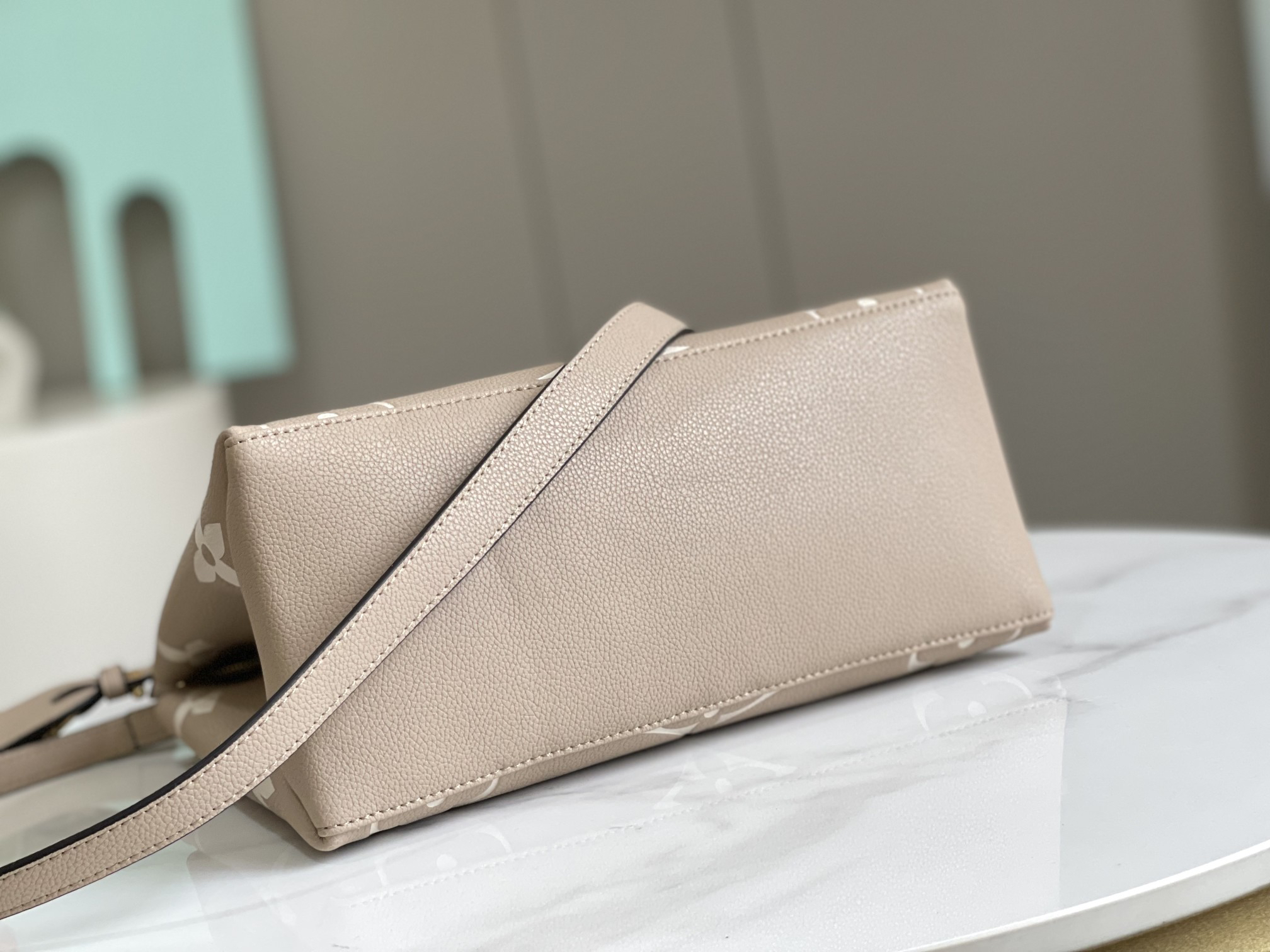 Louis Vuitton Petit Palais Handbag - Image 4