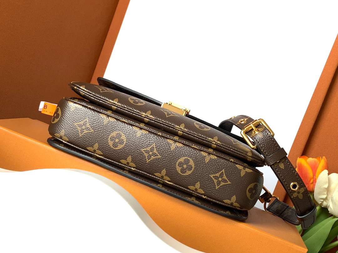 Pochette Métis Leather Crossbody Bag - Image 4