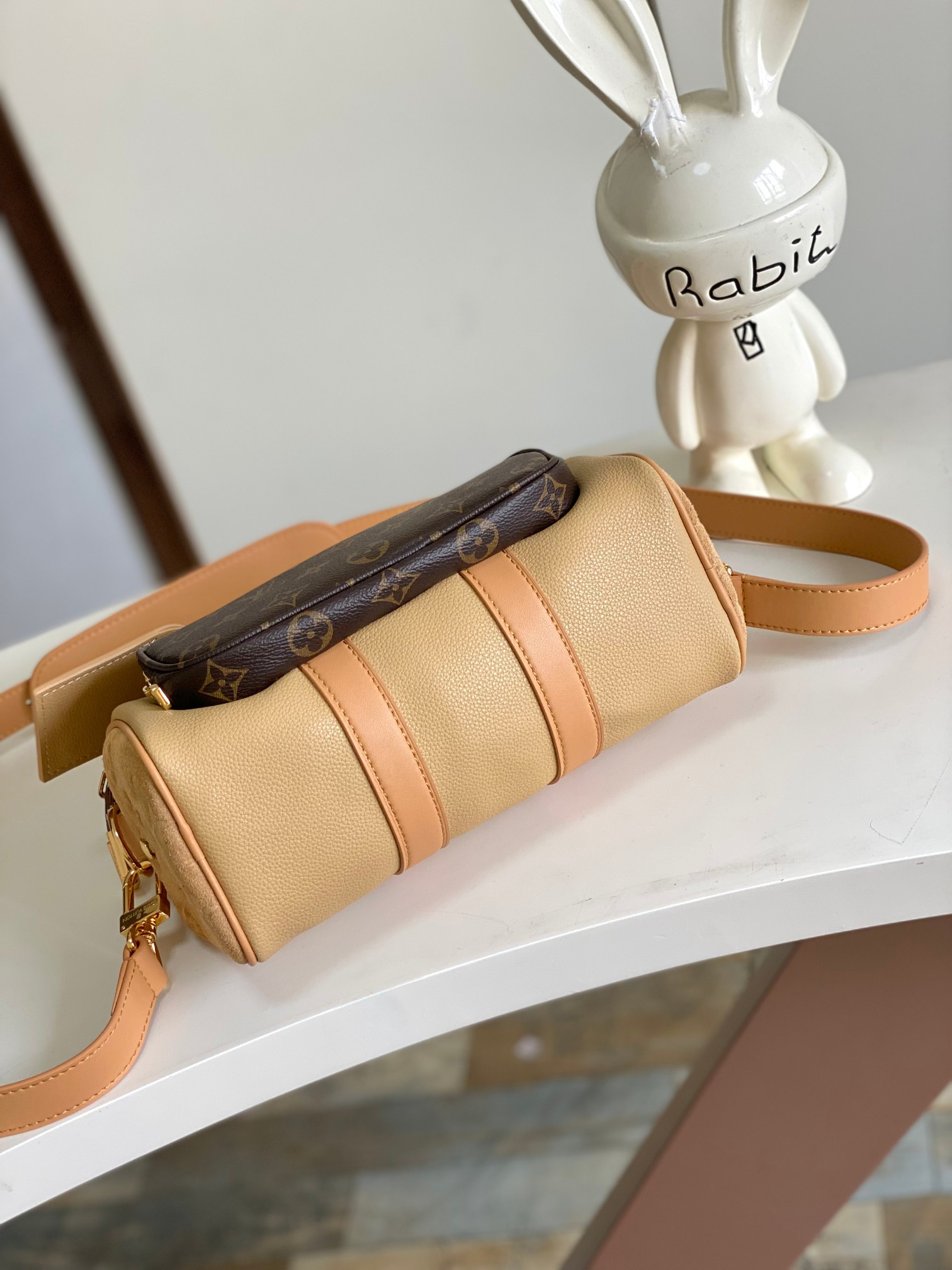 Louis Vuitton Keepall Bandoulière 25 Crossbody Bag - Image 4