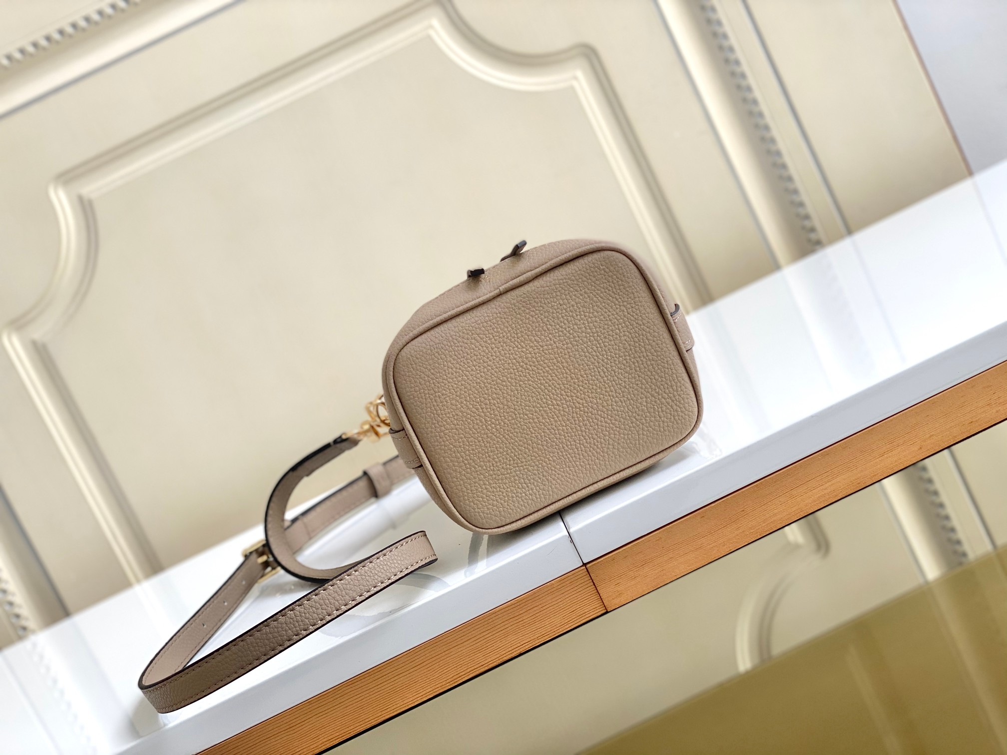 Louis Vuitton Nano Noé M81626 Bucket Handbag - Image 4