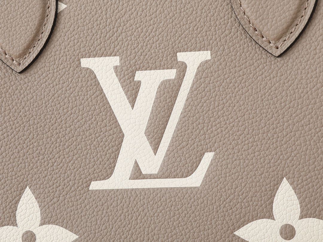 Louis Vuitton Onthego Small Tote Bag - Image 4