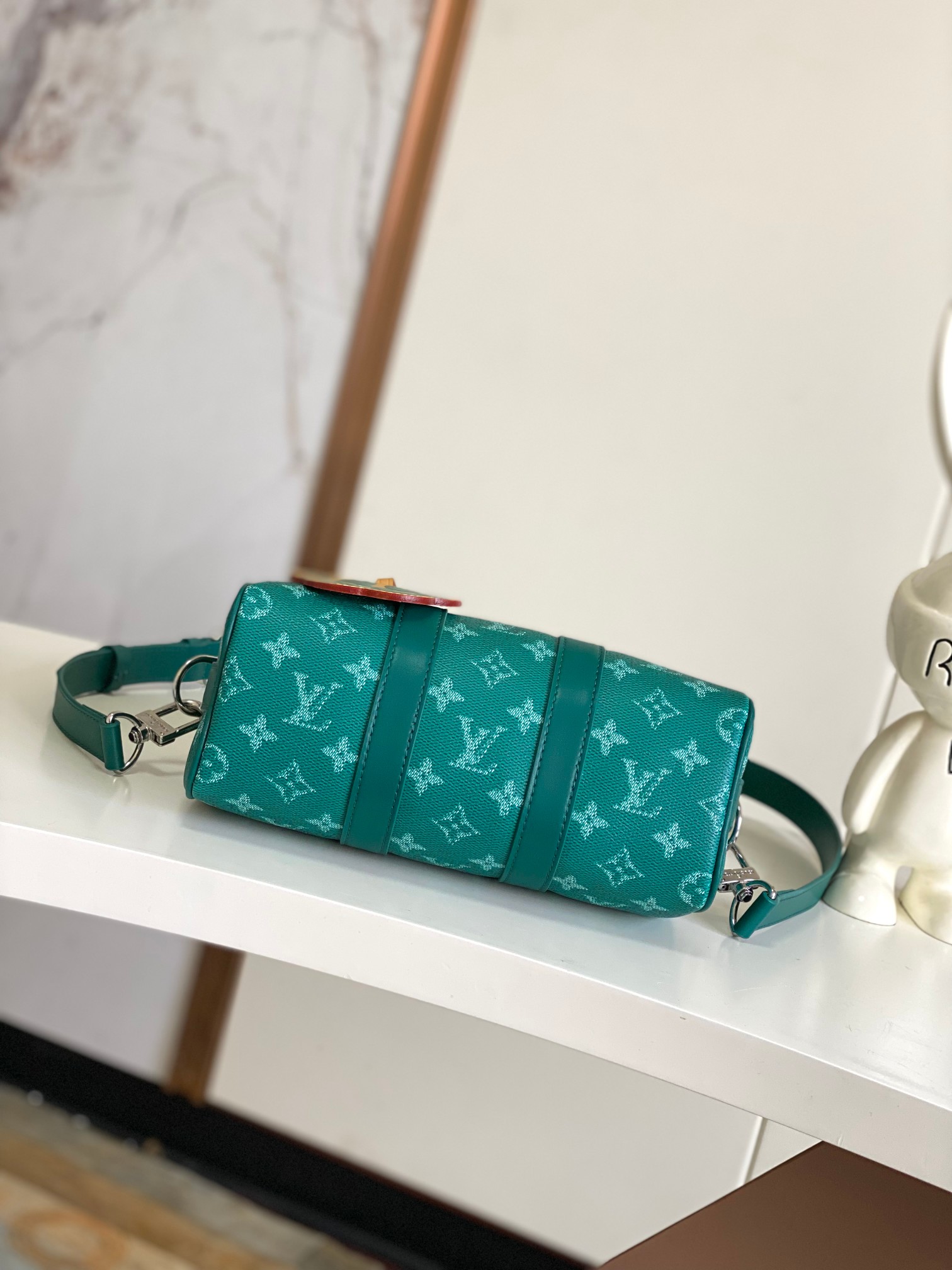 Louis Vuitton Keepall Bandoulière 25 Shoulder Bag in Green Floral Taurillon Leather - Image 4