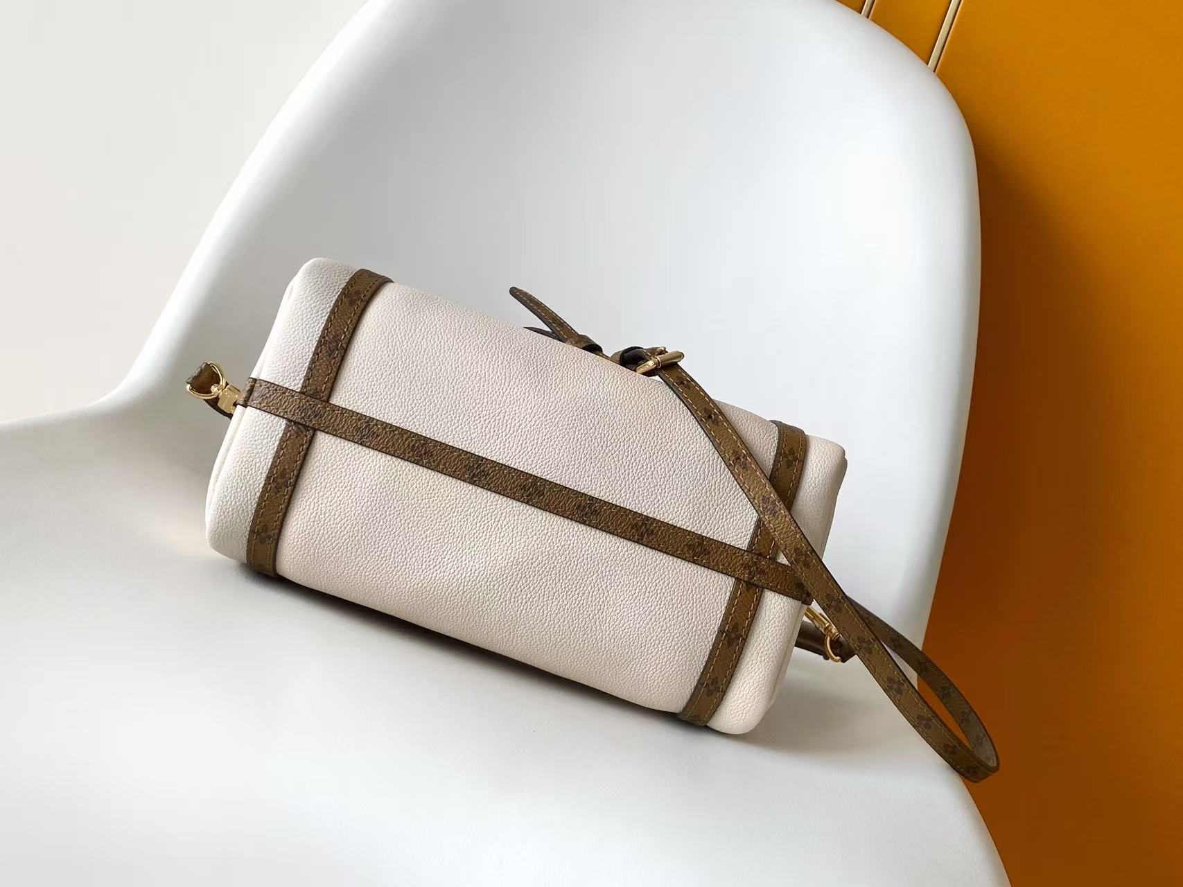 Express Small Crossbody Handbag M27275 M29392 in Ivory - Image 4