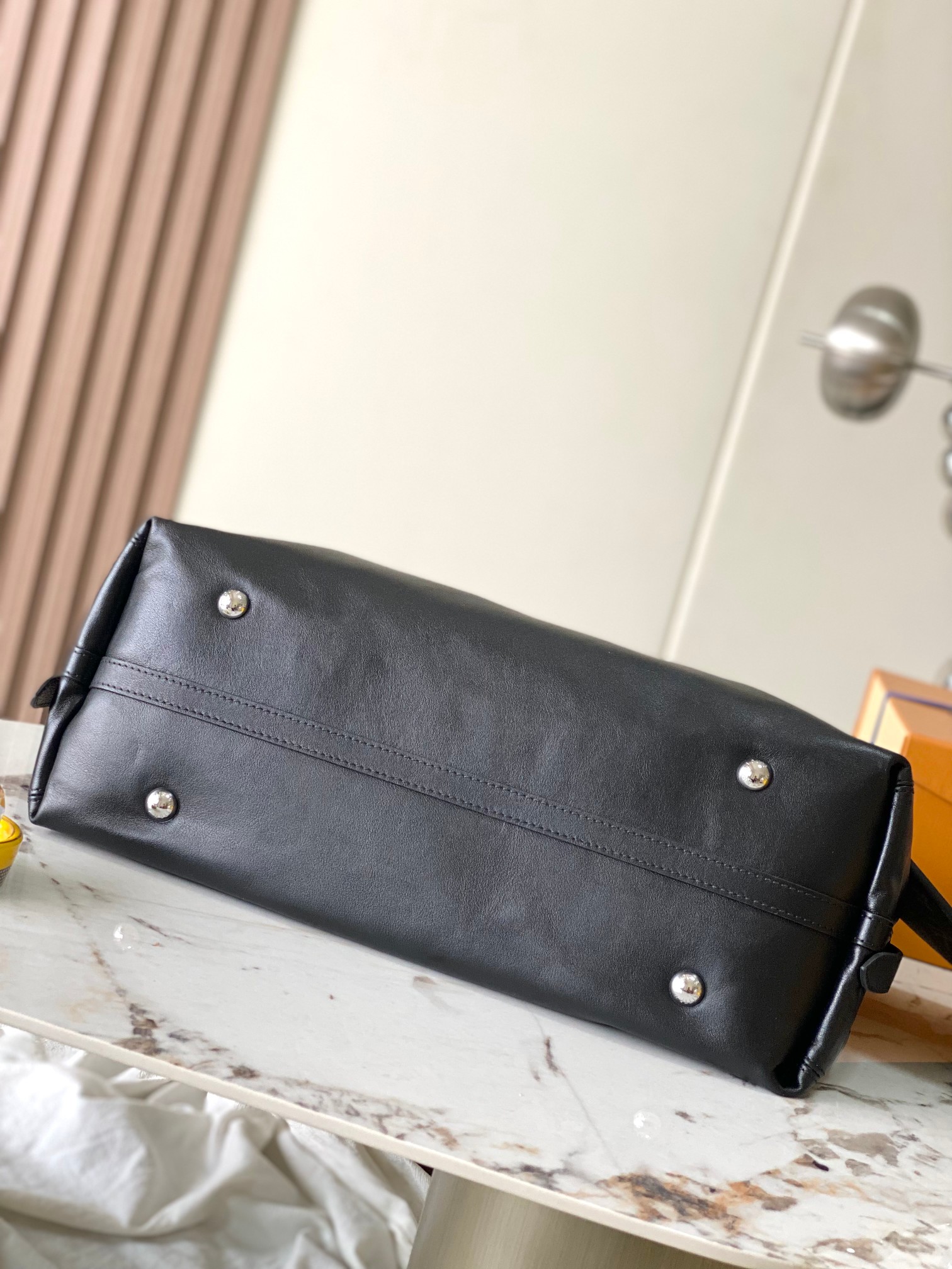 Carryall Dark Medium Handbag - Image 4